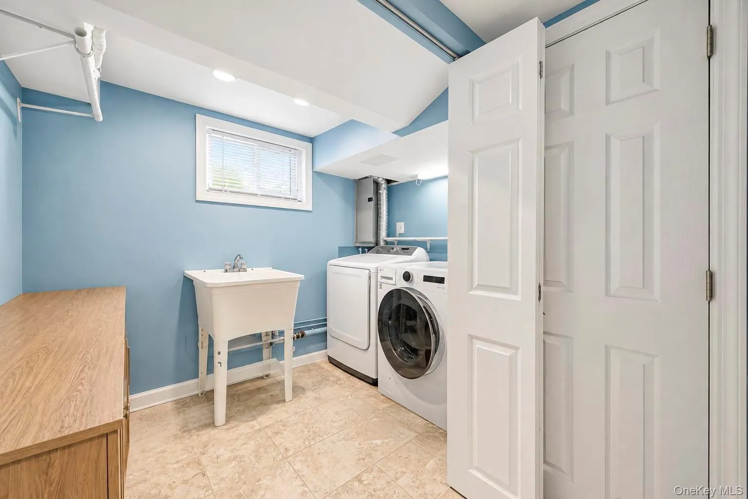4044 Meadow Lane, Hempstead, NY, 3 Bedrooms Bedrooms, 8 Rooms Rooms,2 BathroomsBathrooms,Residential,For Rent,Meadow,0,1049559 4044 Meadow Lane, Hempstead, NY, 3 Bedrooms Bedrooms, 8 Rooms Rooms,2 BathroomsBathrooms,Residential,For Rent,Meadow,0,1049559