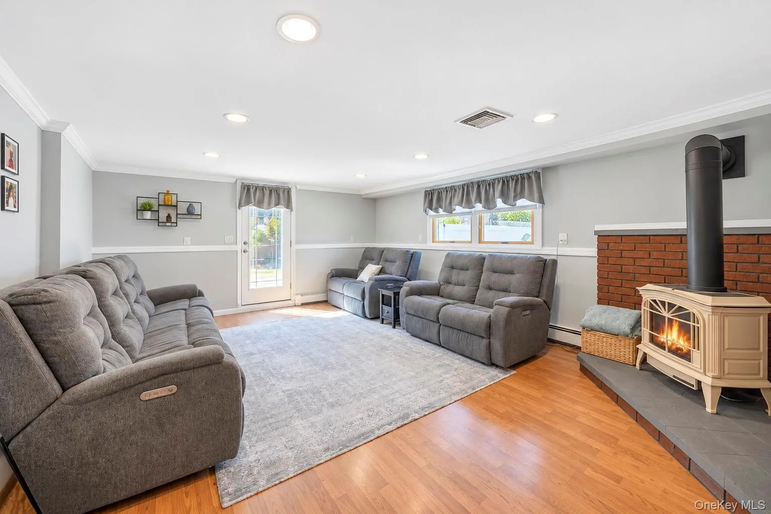 4044 Meadow Lane, Hempstead, NY, 3 Bedrooms Bedrooms, 8 Rooms Rooms,2 BathroomsBathrooms,Residential,For Rent,Meadow,0,1049559 4044 Meadow Lane, Hempstead, NY, 3 Bedrooms Bedrooms, 8 Rooms Rooms,2 BathroomsBathrooms,Residential,For Rent,Meadow,0,1049559