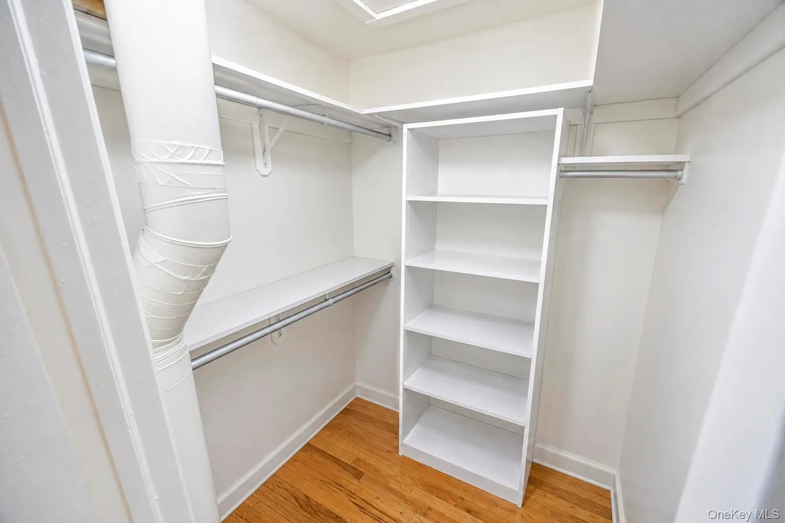 4044 Meadow Lane, Hempstead, NY, 3 Bedrooms Bedrooms, 8 Rooms Rooms,2 BathroomsBathrooms,Residential,For Rent,Meadow,0,1049559 4044 Meadow Lane, Hempstead, NY, 3 Bedrooms Bedrooms, 8 Rooms Rooms,2 BathroomsBathrooms,Residential,For Rent,Meadow,0,1049559