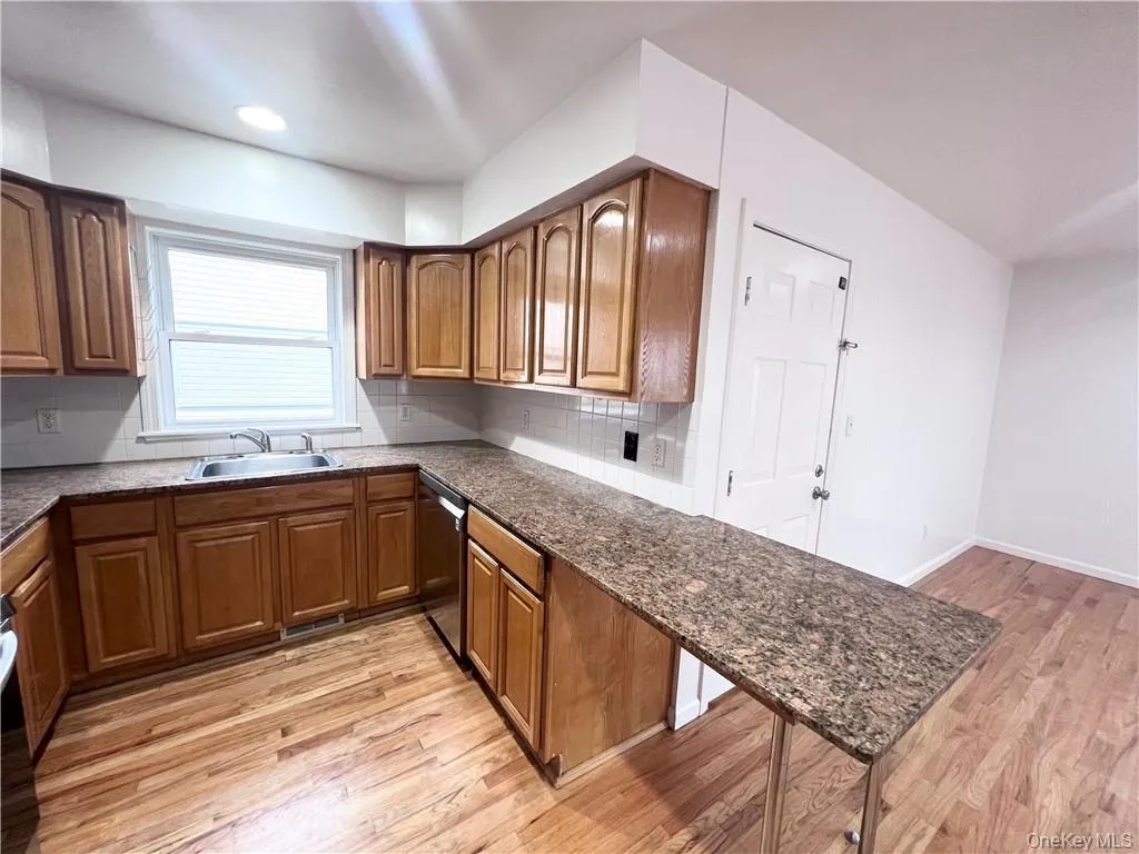61 Ashland Avenue, New Rochelle, NY, 3 Bedrooms Bedrooms, 6 Rooms Rooms,2 BathroomsBathrooms,Residential Lease,For Rent,Ashland,0,1049563 61 Ashland Avenue, New Rochelle, NY, 3 Bedrooms Bedrooms, 6 Rooms Rooms,2 BathroomsBathrooms,Residential Lease,For Rent,Ashland,0,1049563