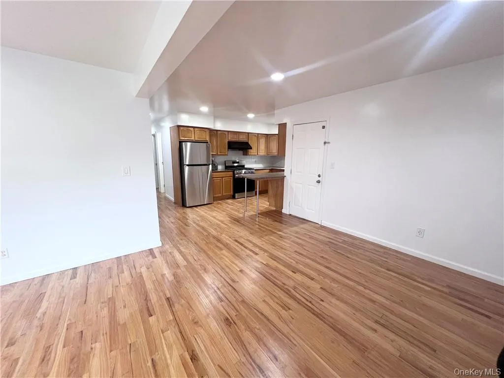 61 Ashland Avenue, New Rochelle, NY, 3 Bedrooms Bedrooms, 6 Rooms Rooms,2 BathroomsBathrooms,Residential Lease,For Rent,Ashland,0,1049563 61 Ashland Avenue, New Rochelle, NY, 3 Bedrooms Bedrooms, 6 Rooms Rooms,2 BathroomsBathrooms,Residential Lease,For Rent,Ashland,0,1049563