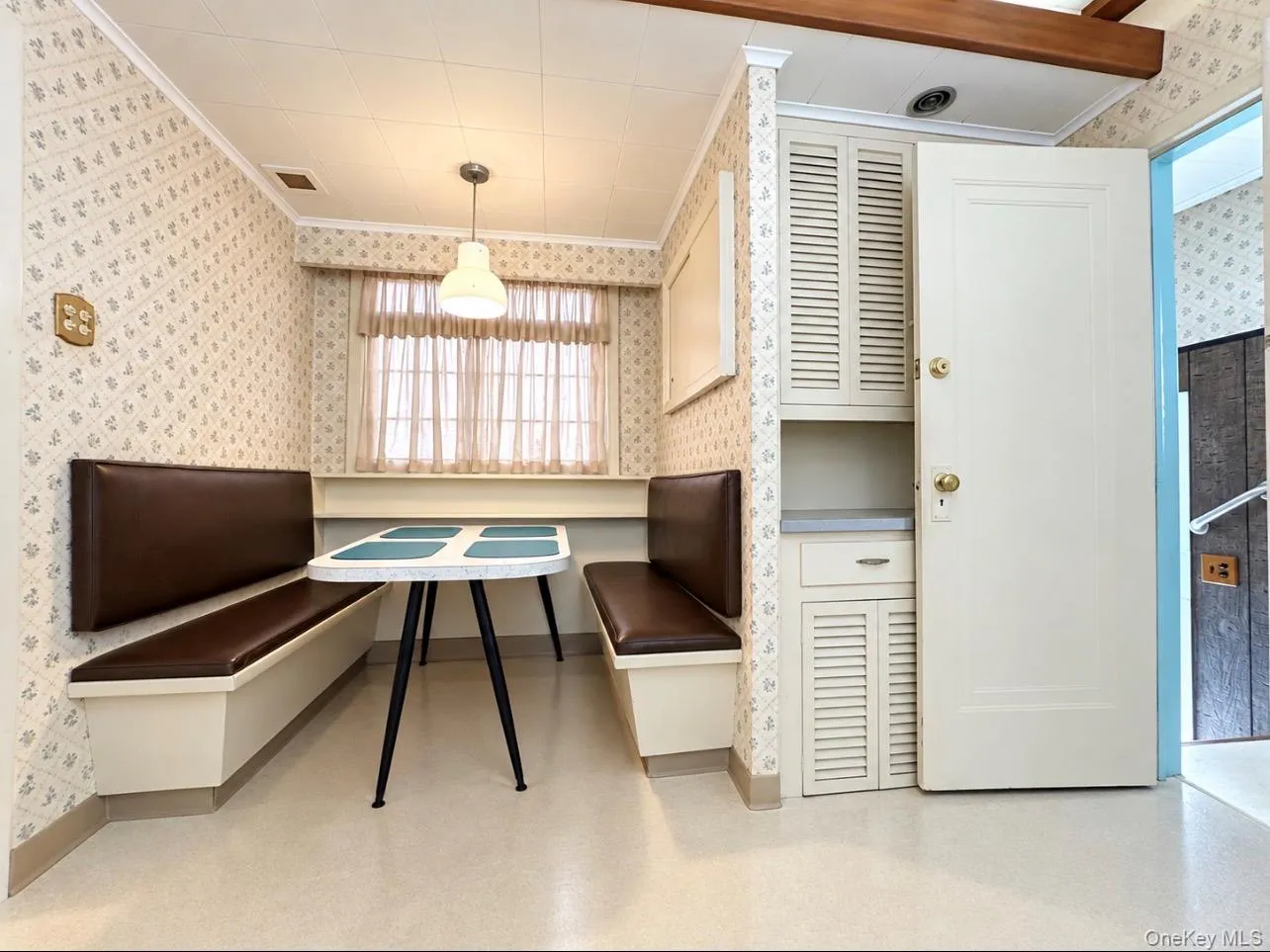42-50 Gleane Street, New York, NY, 3 Bedrooms Bedrooms, 12 Rooms Rooms,1 BathroomBathrooms,Residential,For Rent,Gleane,0,1049566 42-50 Gleane Street, New York, NY, 3 Bedrooms Bedrooms, 12 Rooms Rooms,1 BathroomBathrooms,Residential,For Rent,Gleane,0,1049566