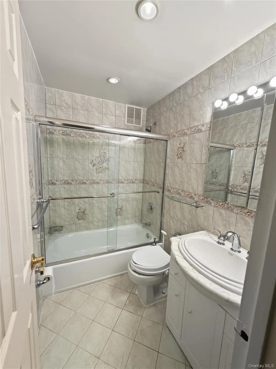 85 10 151st Ave, New York, NY, 2 Bedrooms Bedrooms, 7 Rooms Rooms,2 BathroomsBathrooms,Residential,For Rent,151st Ave,0,1049569 85 10 151st Ave, New York, NY, 2 Bedrooms Bedrooms, 7 Rooms Rooms,2 BathroomsBathrooms,Residential,For Rent,151st Ave,0,1049569