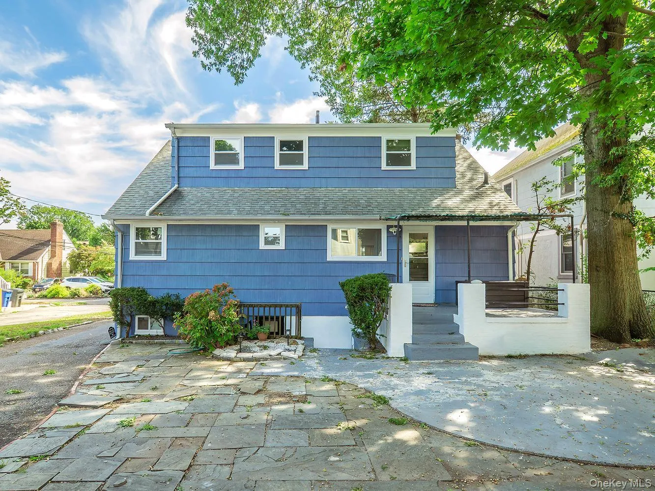 19 Elm Street, North Hempstead, NY, 4 Bedrooms Bedrooms, 6 Rooms Rooms,2 BathroomsBathrooms,Residential Lease,For Rent,Elm,0,1049571 19 Elm Street, North Hempstead, NY, 4 Bedrooms Bedrooms, 6 Rooms Rooms,2 BathroomsBathrooms,Residential Lease,For Rent,Elm,0,1049571