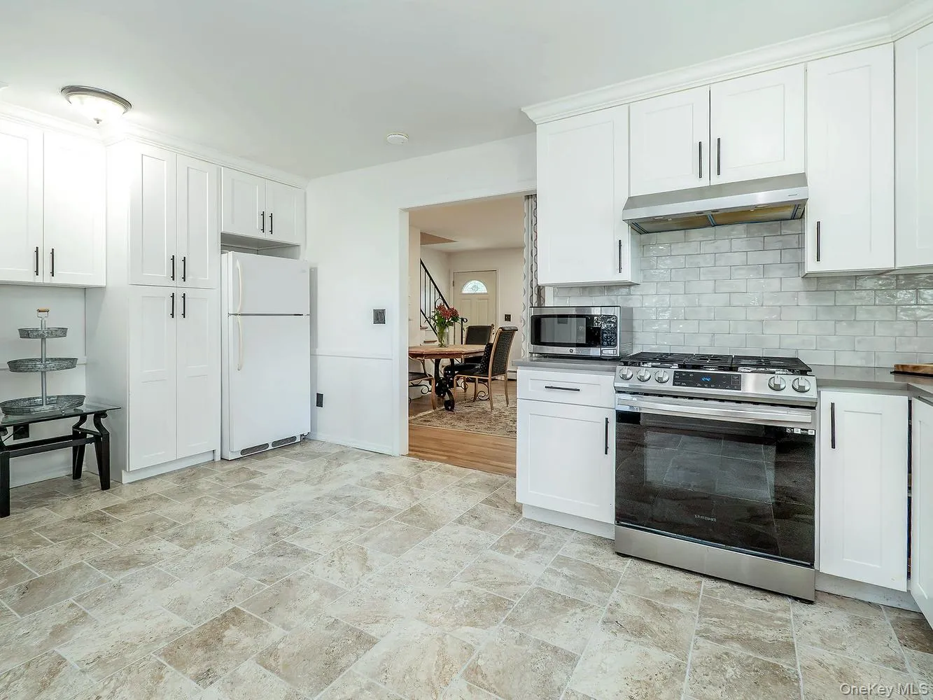 Updated, Spacious and Open Eat in Kitchen Updated, Spacious and Open Eat in Kitchen