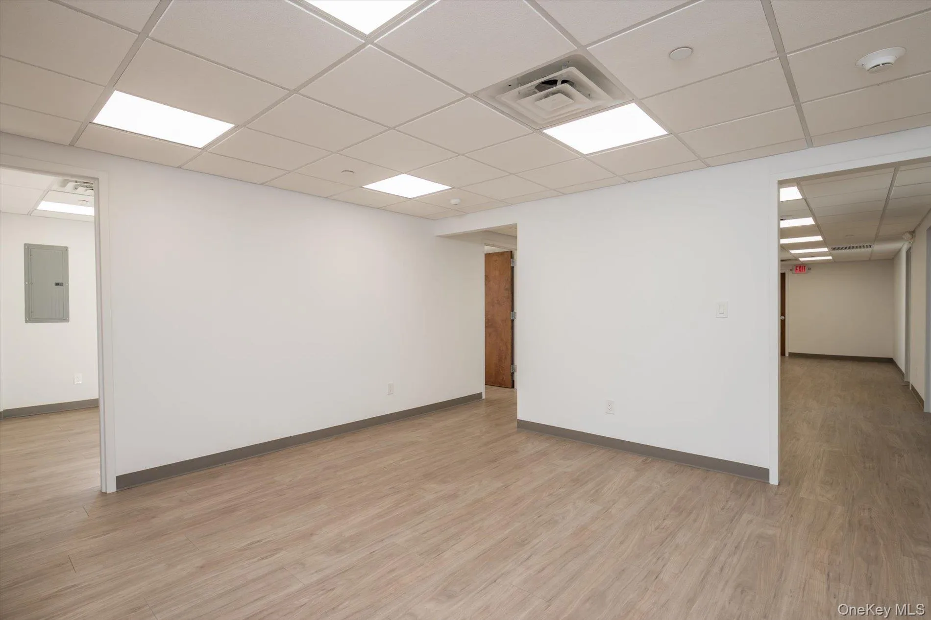 25 Willowdale Avenue, North Hempstead, NY, ,Commercial Lease,For Rent,Willowdale,0,1049580 25 Willowdale Avenue, North Hempstead, NY, ,Commercial Lease,For Rent,Willowdale,0,1049580