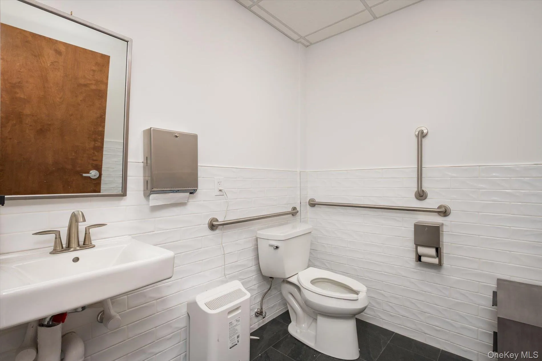 25 Willowdale Avenue, North Hempstead, NY, ,Commercial Lease,For Rent,Willowdale,0,1049580 25 Willowdale Avenue, North Hempstead, NY, ,Commercial Lease,For Rent,Willowdale,0,1049580