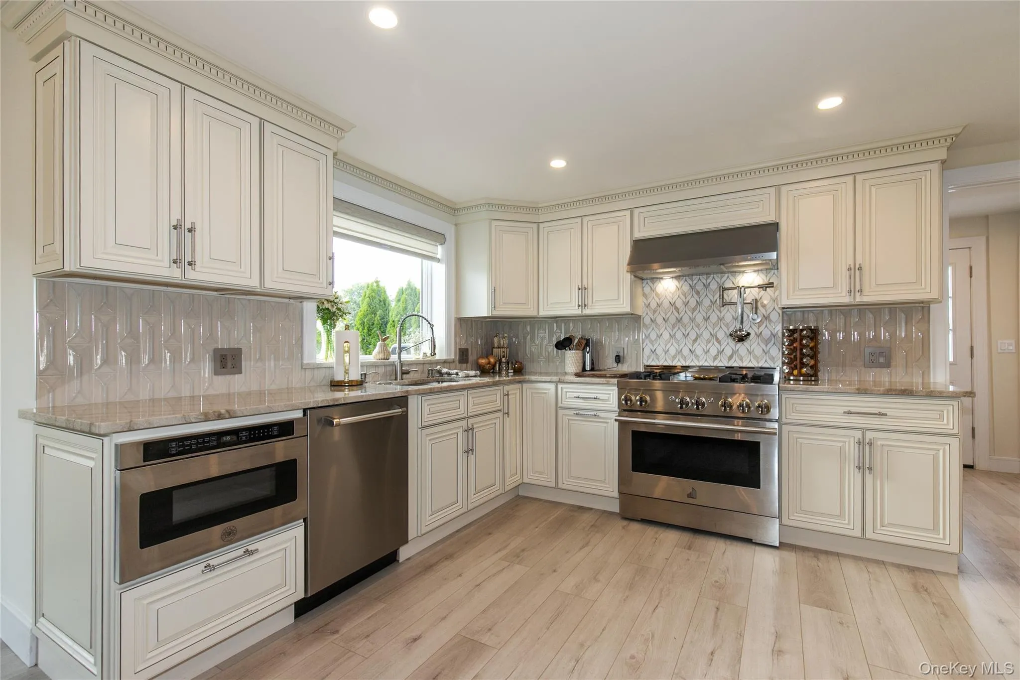 60 Alhambra Road, Oyster Bay, NY, 4 Bedrooms Bedrooms, 8 Rooms Rooms,2 BathroomsBathrooms,Residential Lease,For Rent,Alhambra,0,1049583 60 Alhambra Road, Oyster Bay, NY, 4 Bedrooms Bedrooms, 8 Rooms Rooms,2 BathroomsBathrooms,Residential Lease,For Rent,Alhambra,0,1049583