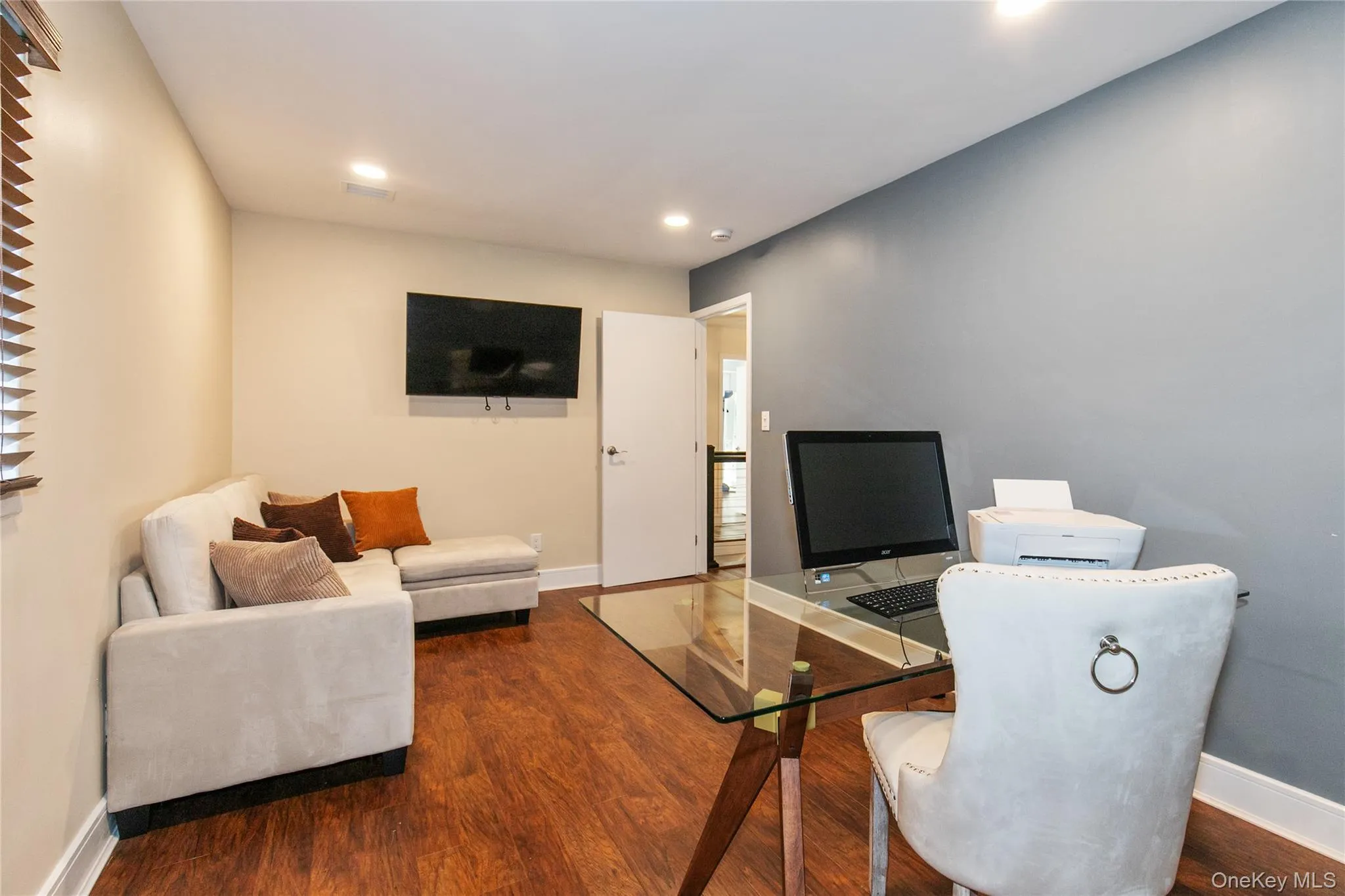 60 Alhambra Road, Oyster Bay, NY, 4 Bedrooms Bedrooms, 8 Rooms Rooms,2 BathroomsBathrooms,Residential Lease,For Rent,Alhambra,0,1049583 60 Alhambra Road, Oyster Bay, NY, 4 Bedrooms Bedrooms, 8 Rooms Rooms,2 BathroomsBathrooms,Residential Lease,For Rent,Alhambra,0,1049583