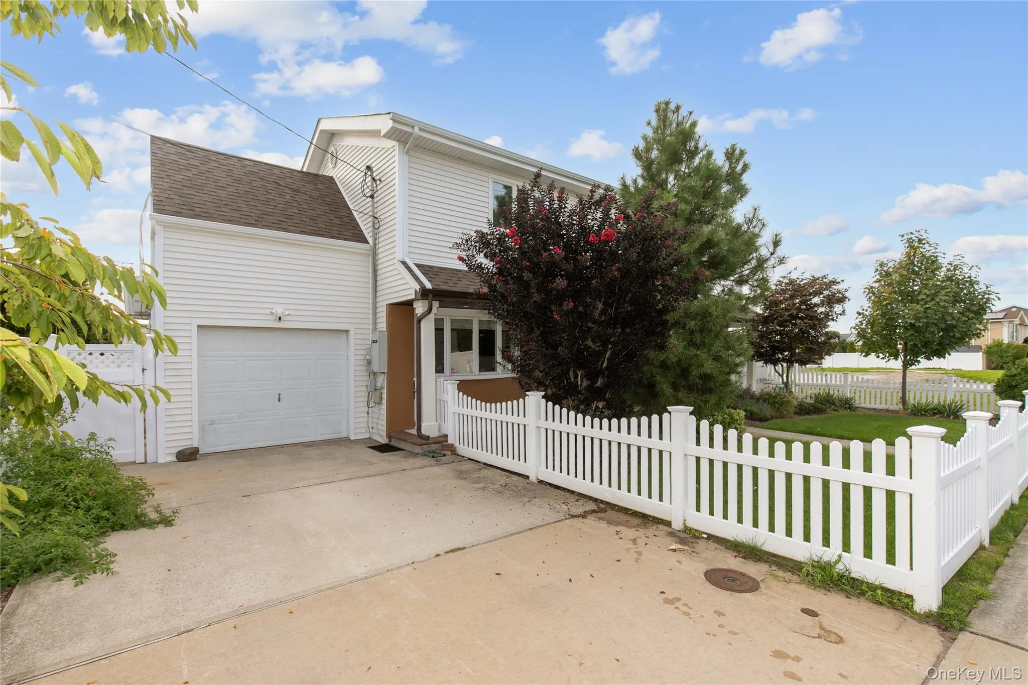 60 Alhambra Road, Oyster Bay, NY, 4 Bedrooms Bedrooms, 8 Rooms Rooms,2 BathroomsBathrooms,Residential Lease,For Rent,Alhambra,0,1049583 60 Alhambra Road, Oyster Bay, NY, 4 Bedrooms Bedrooms, 8 Rooms Rooms,2 BathroomsBathrooms,Residential Lease,For Rent,Alhambra,0,1049583
