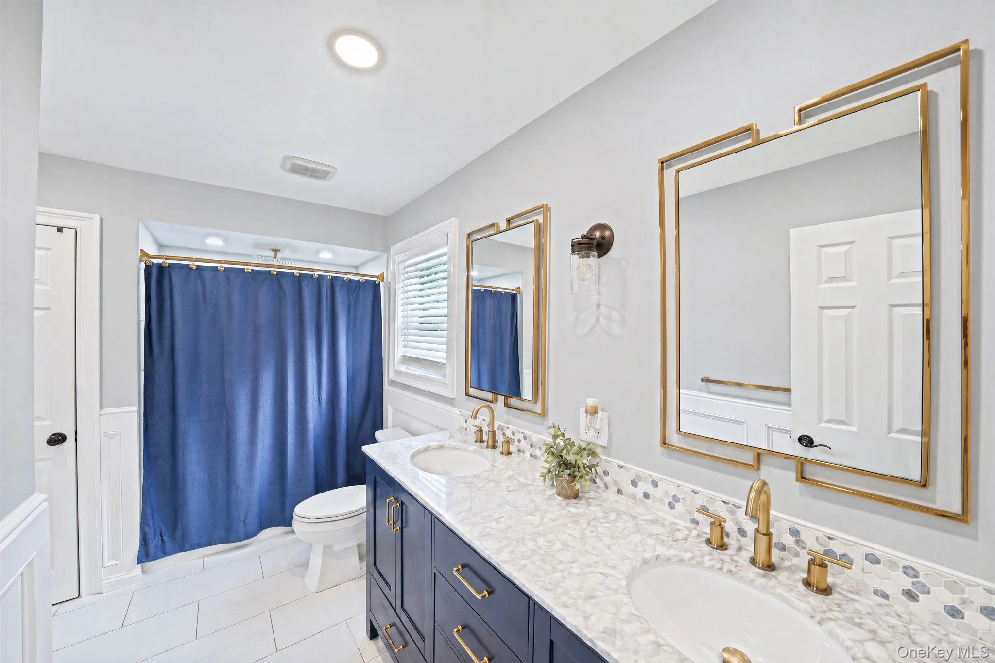 Full Bathroom Full Bathroom