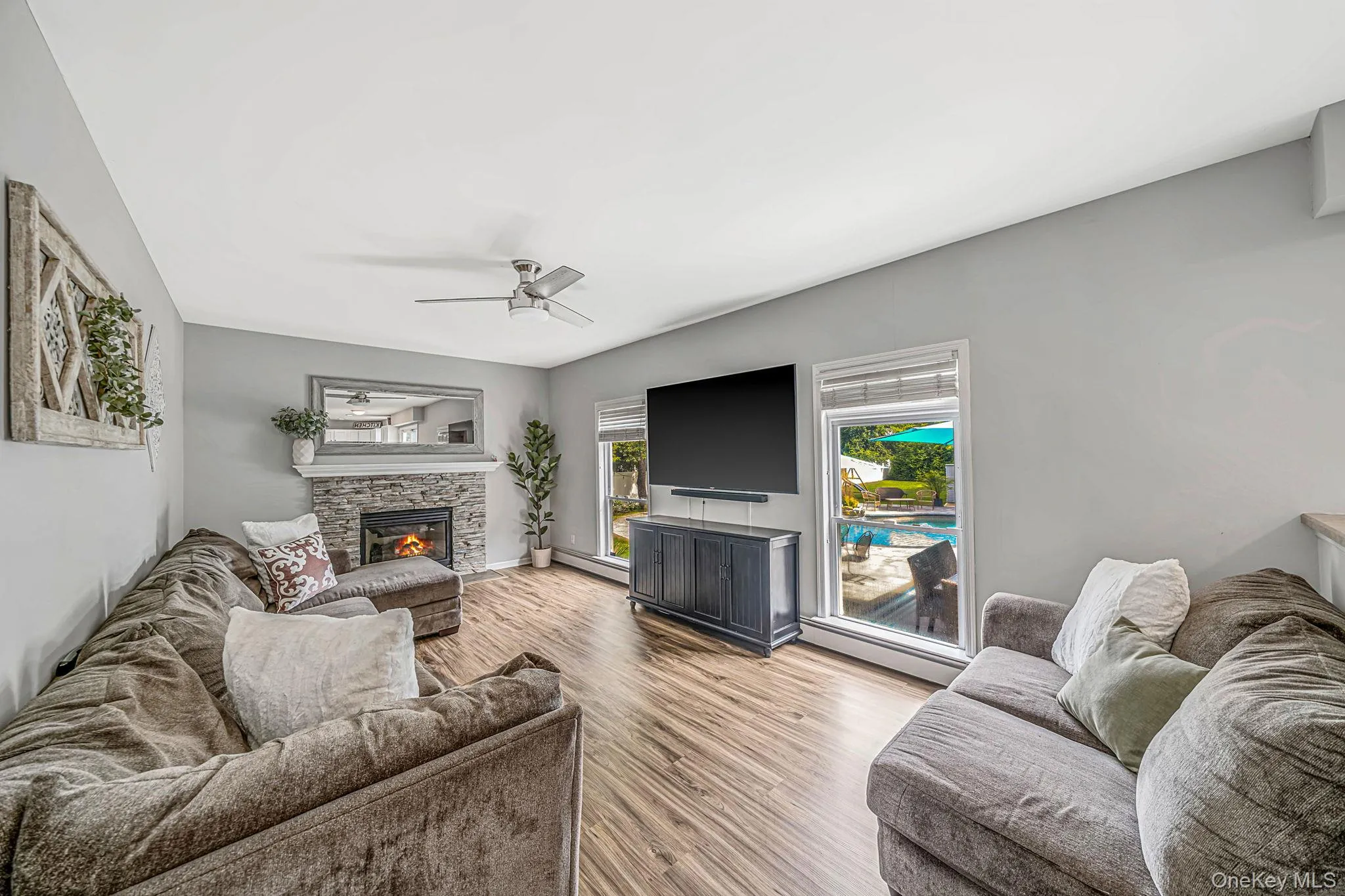 Den w/Fireplace Den w/Fireplace
