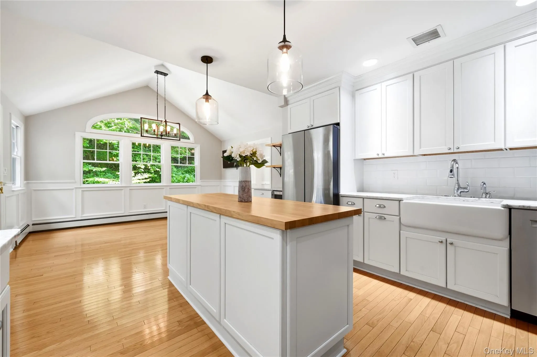 63 Bankside Drive, Huntington, NY, 4 Bedrooms Bedrooms, 8 Rooms Rooms,2 BathroomsBathrooms,Residential,For Rent,Bankside,0,1049594 63 Bankside Drive, Huntington, NY, 4 Bedrooms Bedrooms, 8 Rooms Rooms,2 BathroomsBathrooms,Residential,For Rent,Bankside,0,1049594