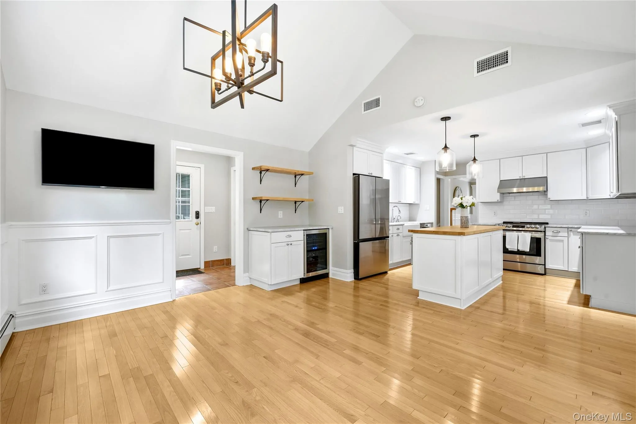 63 Bankside Drive, Huntington, NY, 4 Bedrooms Bedrooms, 8 Rooms Rooms,2 BathroomsBathrooms,Residential,For Rent,Bankside,0,1049594 63 Bankside Drive, Huntington, NY, 4 Bedrooms Bedrooms, 8 Rooms Rooms,2 BathroomsBathrooms,Residential,For Rent,Bankside,0,1049594