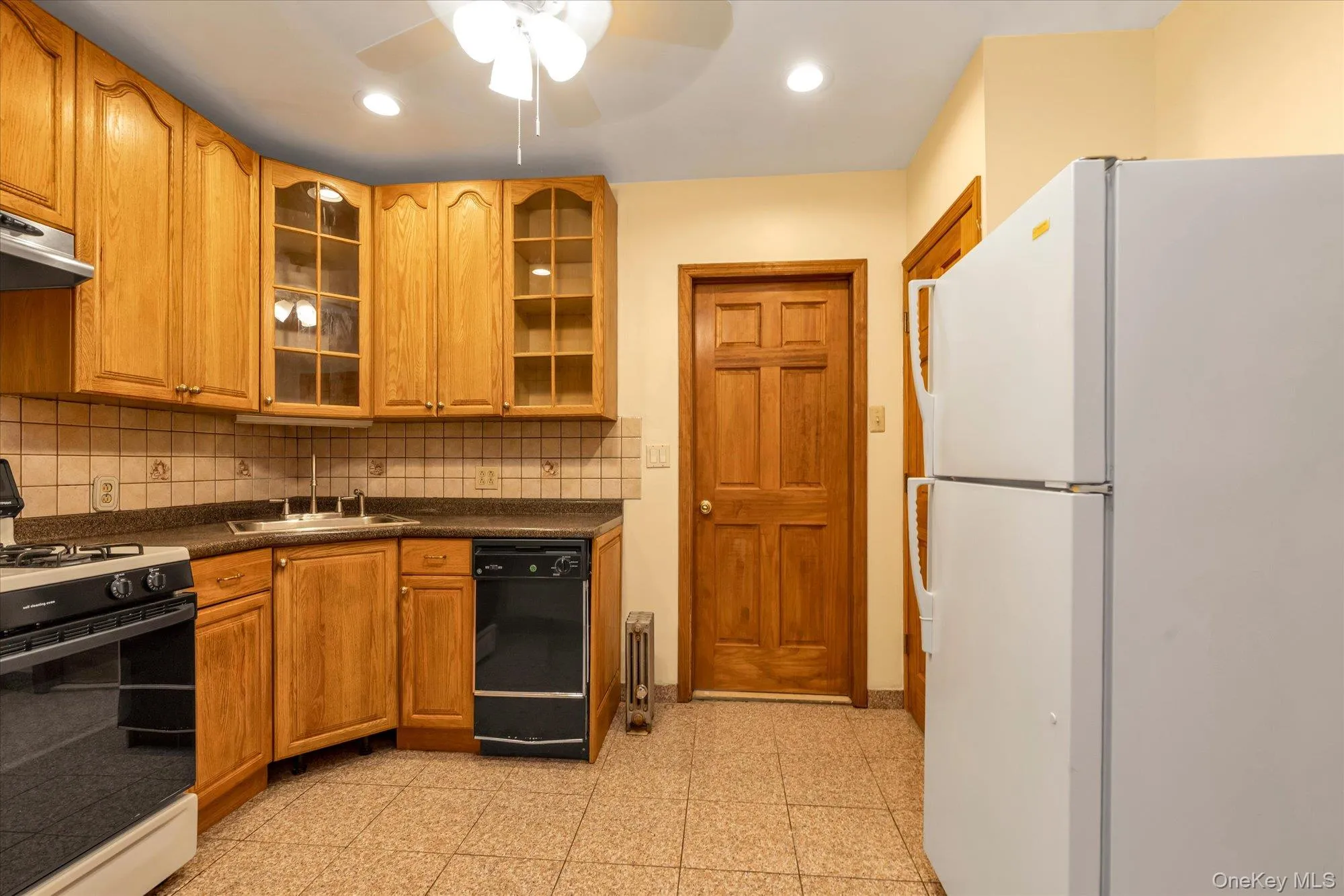 71-39 Nansen Street, New York, NY, 3 Bedrooms Bedrooms, 6 Rooms Rooms,1 BathroomBathrooms,Residential Lease,For Rent,Nansen,0,1049595 71-39 Nansen Street, New York, NY, 3 Bedrooms Bedrooms, 6 Rooms Rooms,1 BathroomBathrooms,Residential Lease,For Rent,Nansen,0,1049595