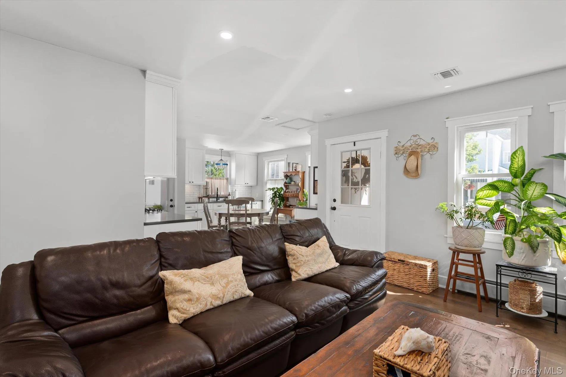 29 Barnes Street, Long Beach, NY, 3 Bedrooms Bedrooms, 7 Rooms Rooms,2 BathroomsBathrooms,Residential,For Rent,Barnes,0,1049601 29 Barnes Street, Long Beach, NY, 3 Bedrooms Bedrooms, 7 Rooms Rooms,2 BathroomsBathrooms,Residential,For Rent,Barnes,0,1049601
