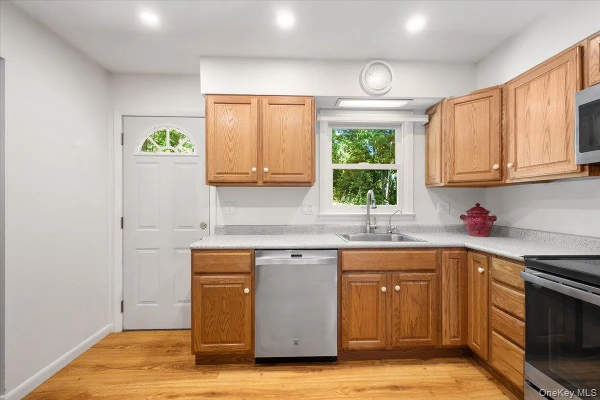 24 Willow Place, Cortlandt, NY, 3 Bedrooms Bedrooms, 7 Rooms Rooms,2 BathroomsBathrooms,Residential,For Rent,Willow,0,1049603 24 Willow Place, Cortlandt, NY, 3 Bedrooms Bedrooms, 7 Rooms Rooms,2 BathroomsBathrooms,Residential,For Rent,Willow,0,1049603