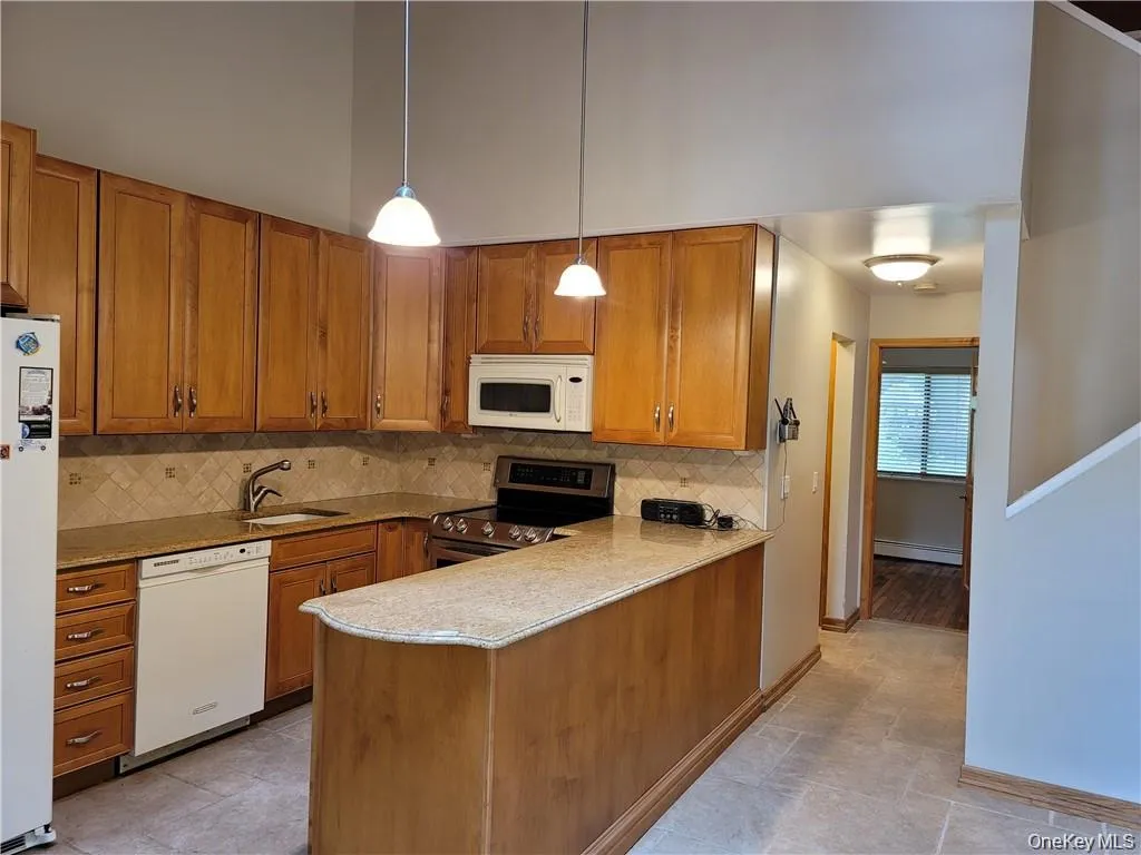 14 Lakeside Drive, Thompson, NY, 2 Bedrooms Bedrooms, 4 Rooms Rooms,3 BathroomsBathrooms,Residential Lease,For Rent,Lakeside,0,1049612 14 Lakeside Drive, Thompson, NY, 2 Bedrooms Bedrooms, 4 Rooms Rooms,3 BathroomsBathrooms,Residential Lease,For Rent,Lakeside,0,1049612