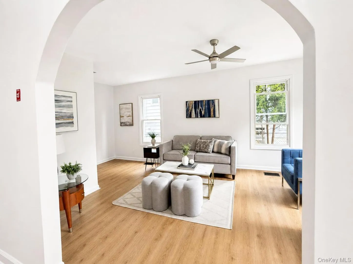 Very large living room, ideal for entertaining and adding dining area Very large living room, ideal for entertaining and adding dining area