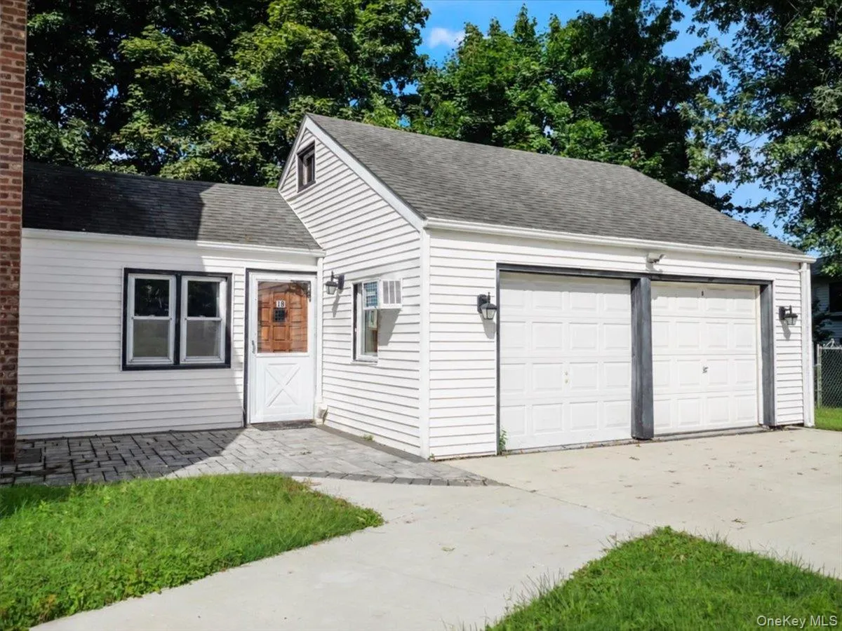 1 Henry Court, Clarkstown, NY, 3 Bedrooms Bedrooms, 7 Rooms Rooms,2 BathroomsBathrooms,Residential Lease,For Rent,Henry,0,1049621 1 Henry Court, Clarkstown, NY, 3 Bedrooms Bedrooms, 7 Rooms Rooms,2 BathroomsBathrooms,Residential Lease,For Rent,Henry,0,1049621