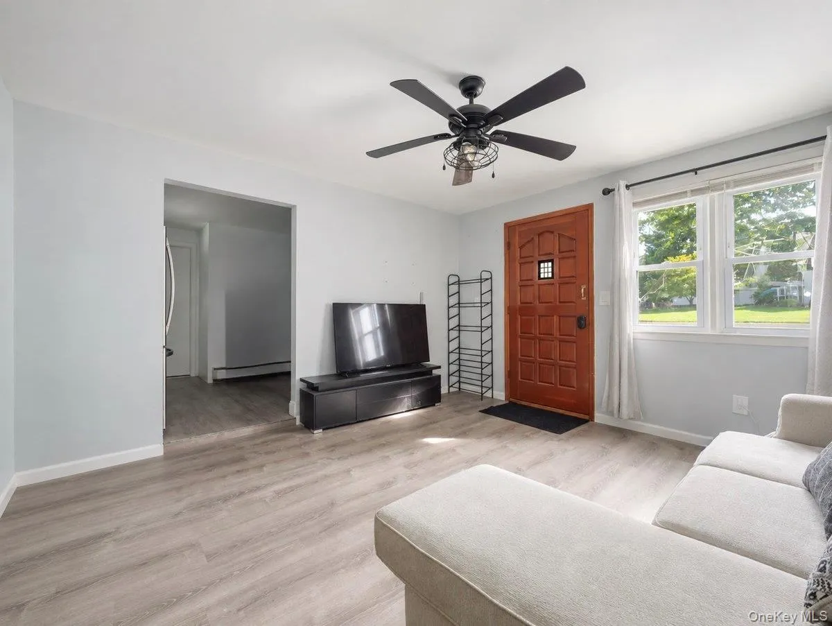 1 Henry Court, Clarkstown, NY, 3 Bedrooms Bedrooms, 7 Rooms Rooms,2 BathroomsBathrooms,Residential Lease,For Rent,Henry,0,1049621 1 Henry Court, Clarkstown, NY, 3 Bedrooms Bedrooms, 7 Rooms Rooms,2 BathroomsBathrooms,Residential Lease,For Rent,Henry,0,1049621