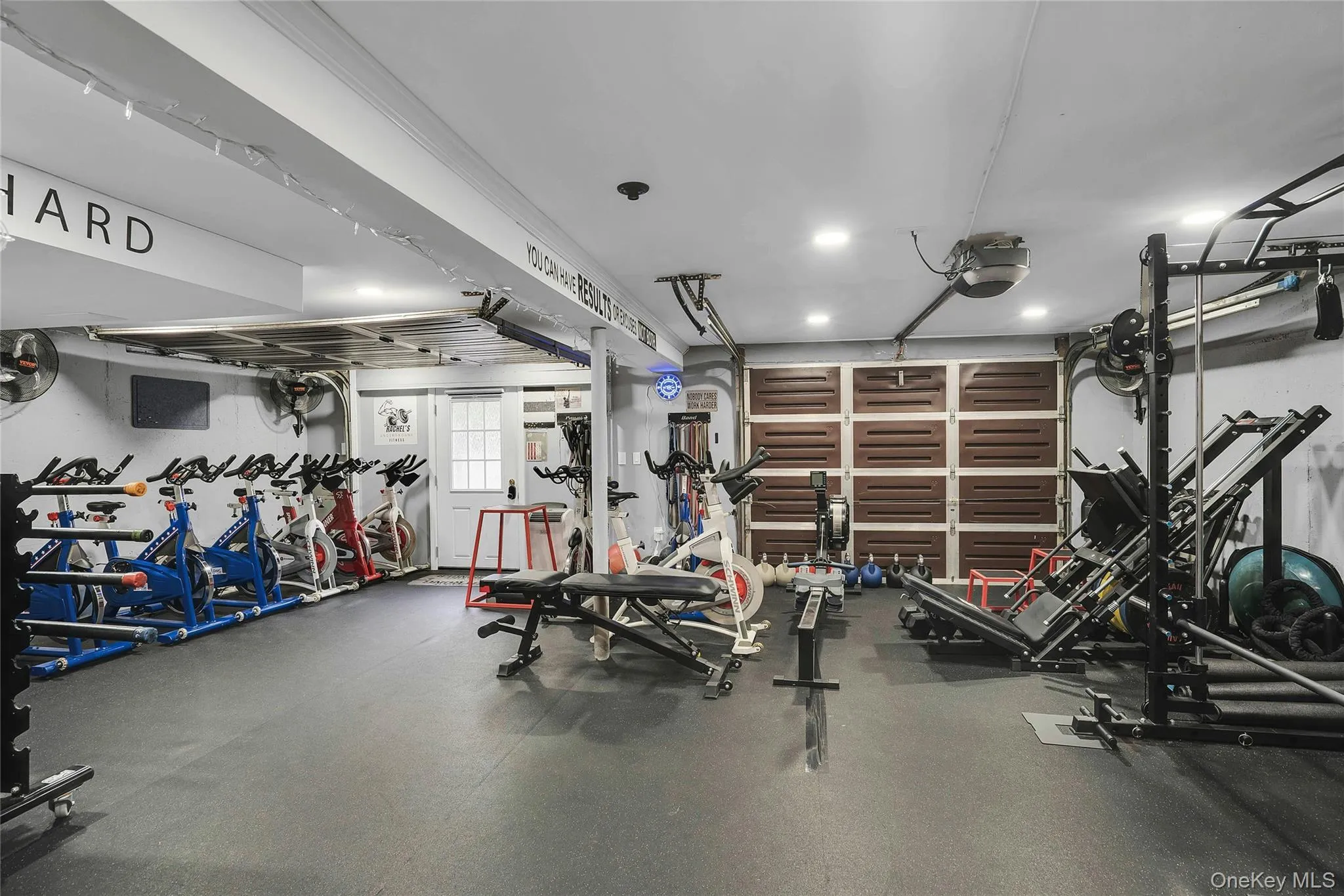 2 Car Garage. 2 Car Garage.