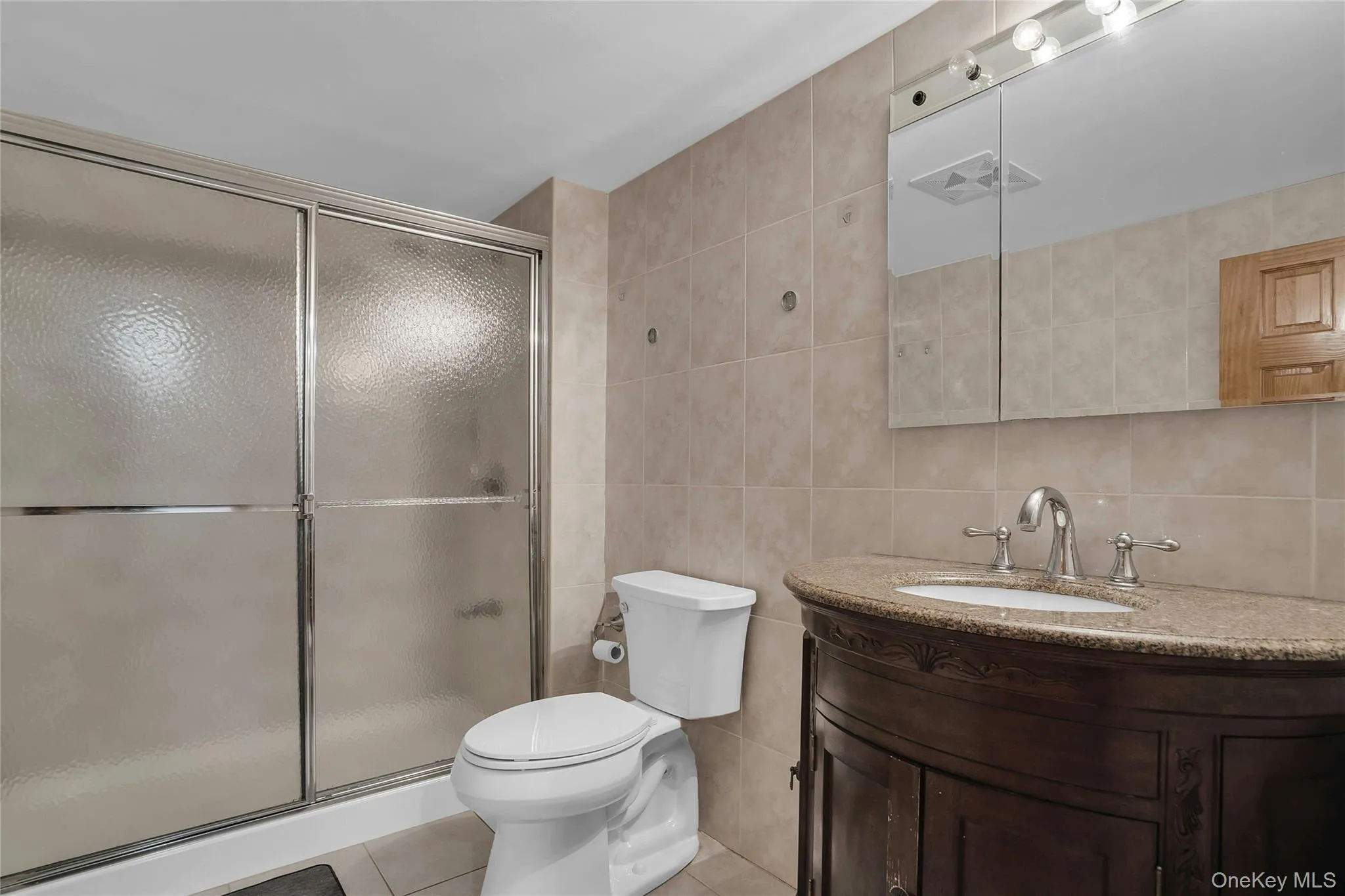 Full bathroom Full bathroom