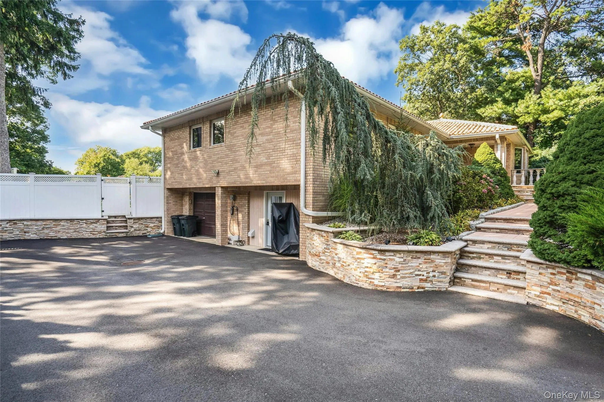 2 Car Garage with ample driveway parking. 2 Car Garage with ample driveway parking.