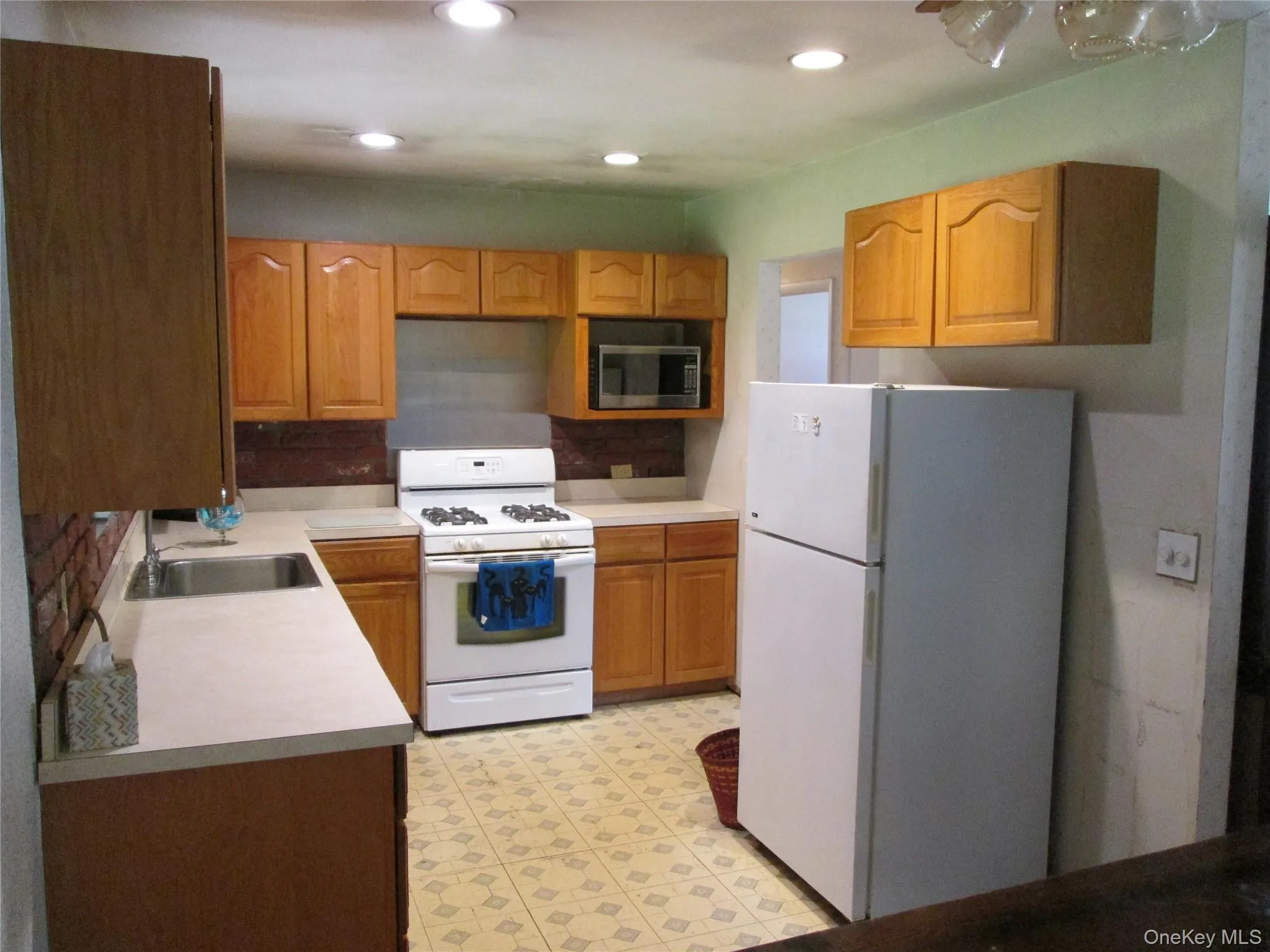 oak cabinets oak cabinets