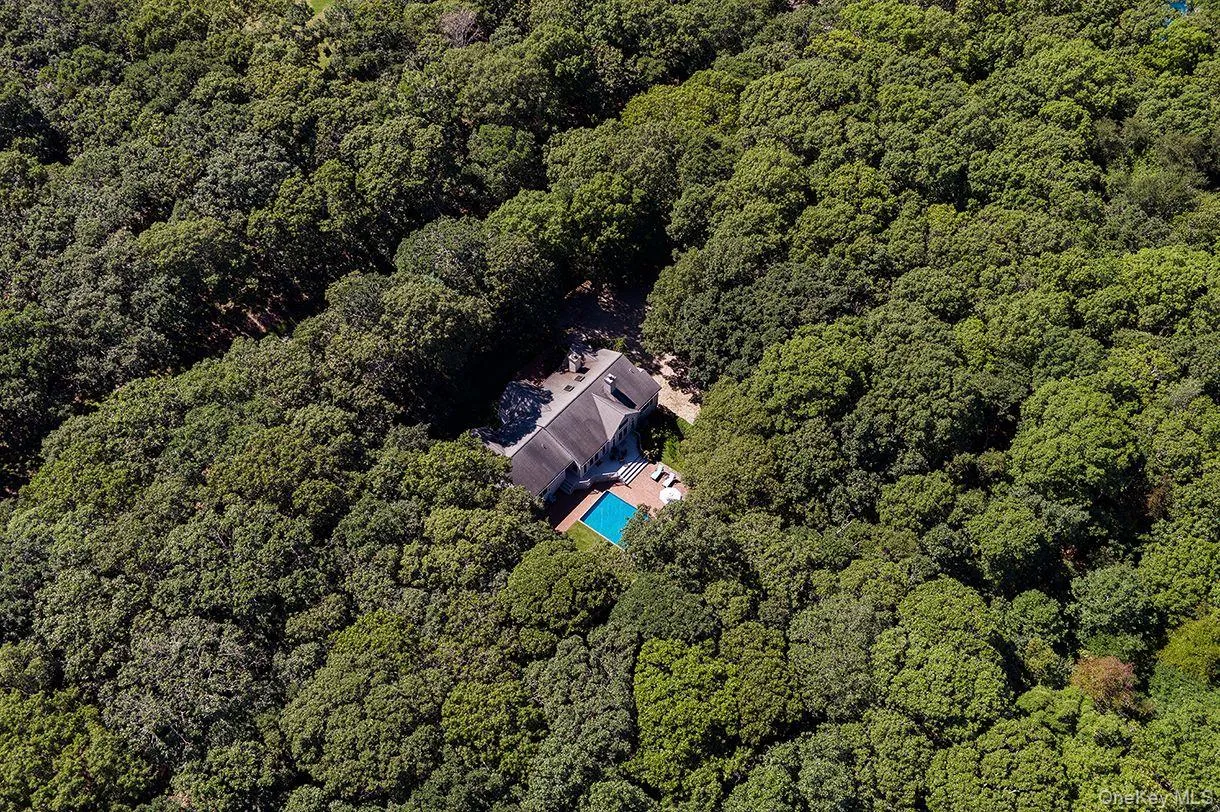 36 Pepperidge Lane, East Hampton, New York 11930