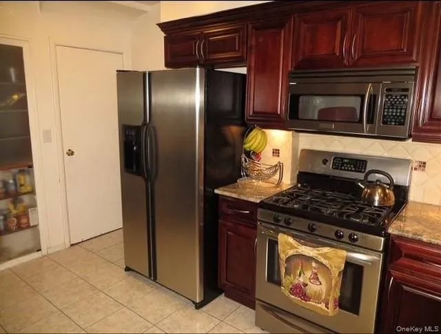 166-12 Union Turnpike, New York, NY, 3 Bedrooms Bedrooms, 7 Rooms Rooms,1 BathroomBathrooms,Residential Lease,For Rent,Union,0,1049651 166-12 Union Turnpike, New York, NY, 3 Bedrooms Bedrooms, 7 Rooms Rooms,1 BathroomBathrooms,Residential Lease,For Rent,Union,0,1049651