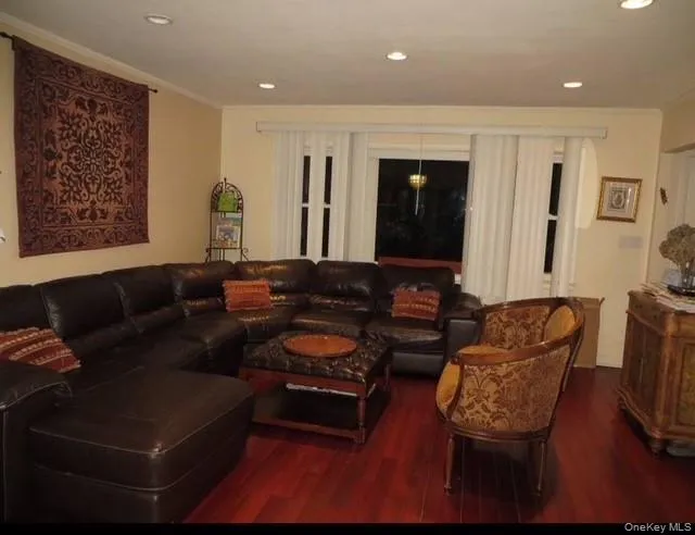 166-12 Union Turnpike, New York, NY, 3 Bedrooms Bedrooms, 7 Rooms Rooms,1 BathroomBathrooms,Residential Lease,For Rent,Union,0,1049651 166-12 Union Turnpike, New York, NY, 3 Bedrooms Bedrooms, 7 Rooms Rooms,1 BathroomBathrooms,Residential Lease,For Rent,Union,0,1049651