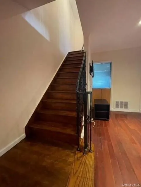 166-12 Union Turnpike, New York, NY, 3 Bedrooms Bedrooms, 7 Rooms Rooms,1 BathroomBathrooms,Residential Lease,For Rent,Union,0,1049651 166-12 Union Turnpike, New York, NY, 3 Bedrooms Bedrooms, 7 Rooms Rooms,1 BathroomBathrooms,Residential Lease,For Rent,Union,0,1049651