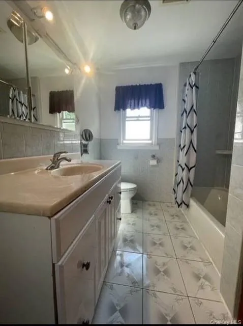 166-12 Union Turnpike, New York, NY, 3 Bedrooms Bedrooms, 7 Rooms Rooms,1 BathroomBathrooms,Residential Lease,For Rent,Union,0,1049651 166-12 Union Turnpike, New York, NY, 3 Bedrooms Bedrooms, 7 Rooms Rooms,1 BathroomBathrooms,Residential Lease,For Rent,Union,0,1049651