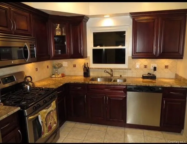 166-12 Union Turnpike, New York, NY, 3 Bedrooms Bedrooms, 7 Rooms Rooms,1 BathroomBathrooms,Residential Lease,For Rent,Union,0,1049651 166-12 Union Turnpike, New York, NY, 3 Bedrooms Bedrooms, 7 Rooms Rooms,1 BathroomBathrooms,Residential Lease,For Rent,Union,0,1049651