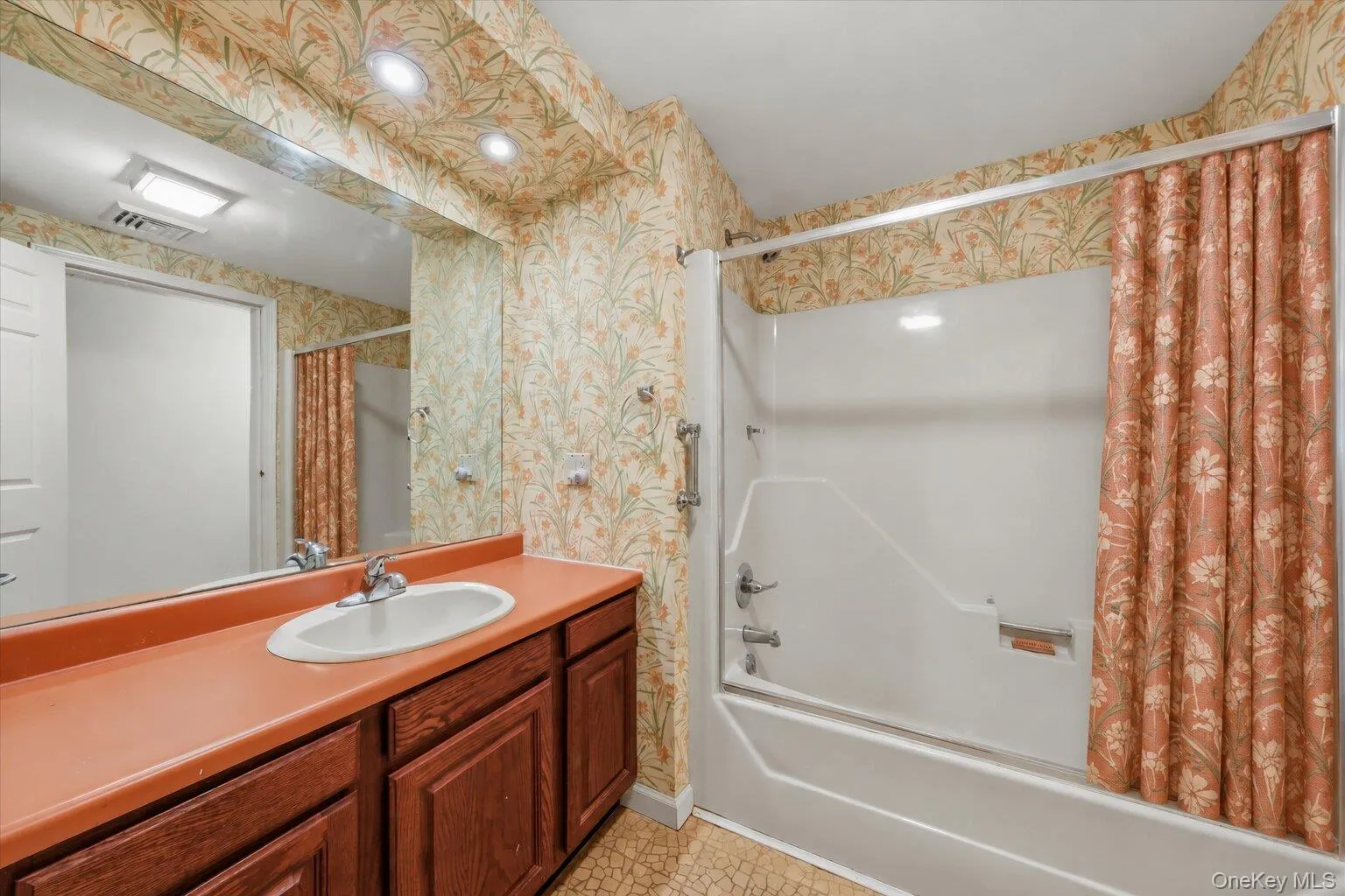 Functional full bath with generous counter space, wood cabinetry, and a tub/shower combination. Functional full bath with generous counter space, wood cabinetry, and a tub/shower combination.