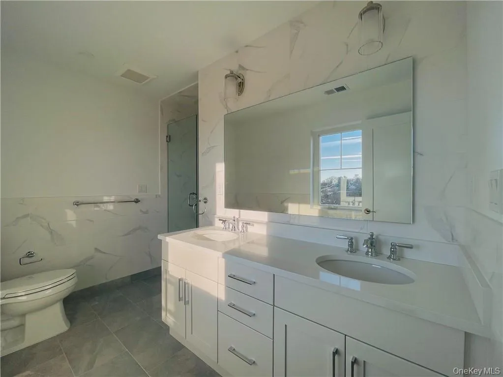 Principal bathroom/double vanity Principal bathroom/double vanity