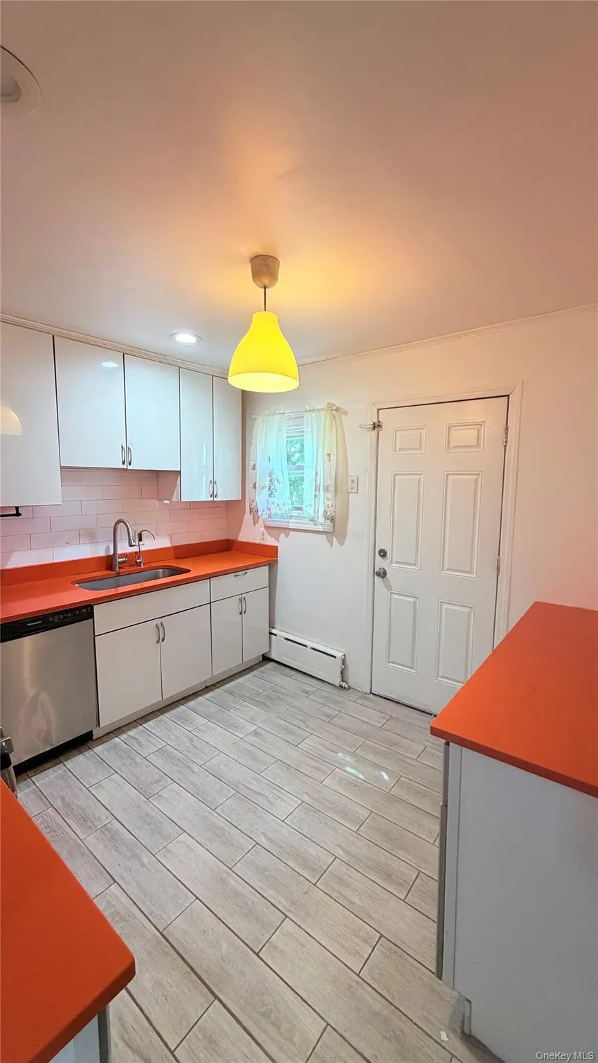 Miller Road, Oyster Bay, NY, 2 Bedrooms Bedrooms, 3 Rooms Rooms,1 BathroomBathrooms,Residential Lease,For Rent,Miller,0,1049672 Miller Road, Oyster Bay, NY, 2 Bedrooms Bedrooms, 3 Rooms Rooms,1 BathroomBathrooms,Residential Lease,For Rent,Miller,0,1049672