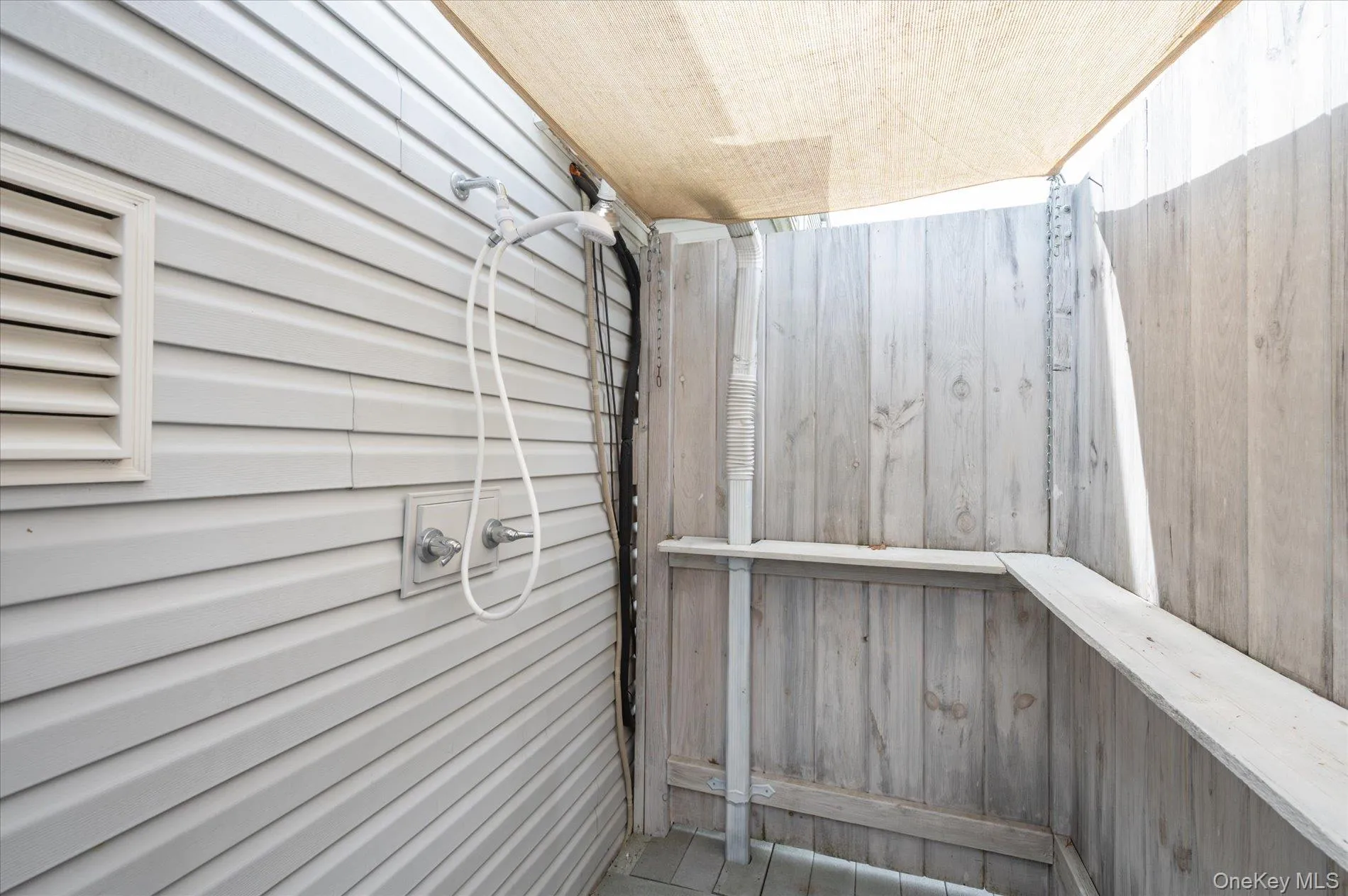 15 Lincoln Avenue, Oyster Bay, NY, 3 Bedrooms Bedrooms, 6 Rooms Rooms,2 BathroomsBathrooms,Residential,For Rent,Lincoln,0,1049673 15 Lincoln Avenue, Oyster Bay, NY, 3 Bedrooms Bedrooms, 6 Rooms Rooms,2 BathroomsBathrooms,Residential,For Rent,Lincoln,0,1049673