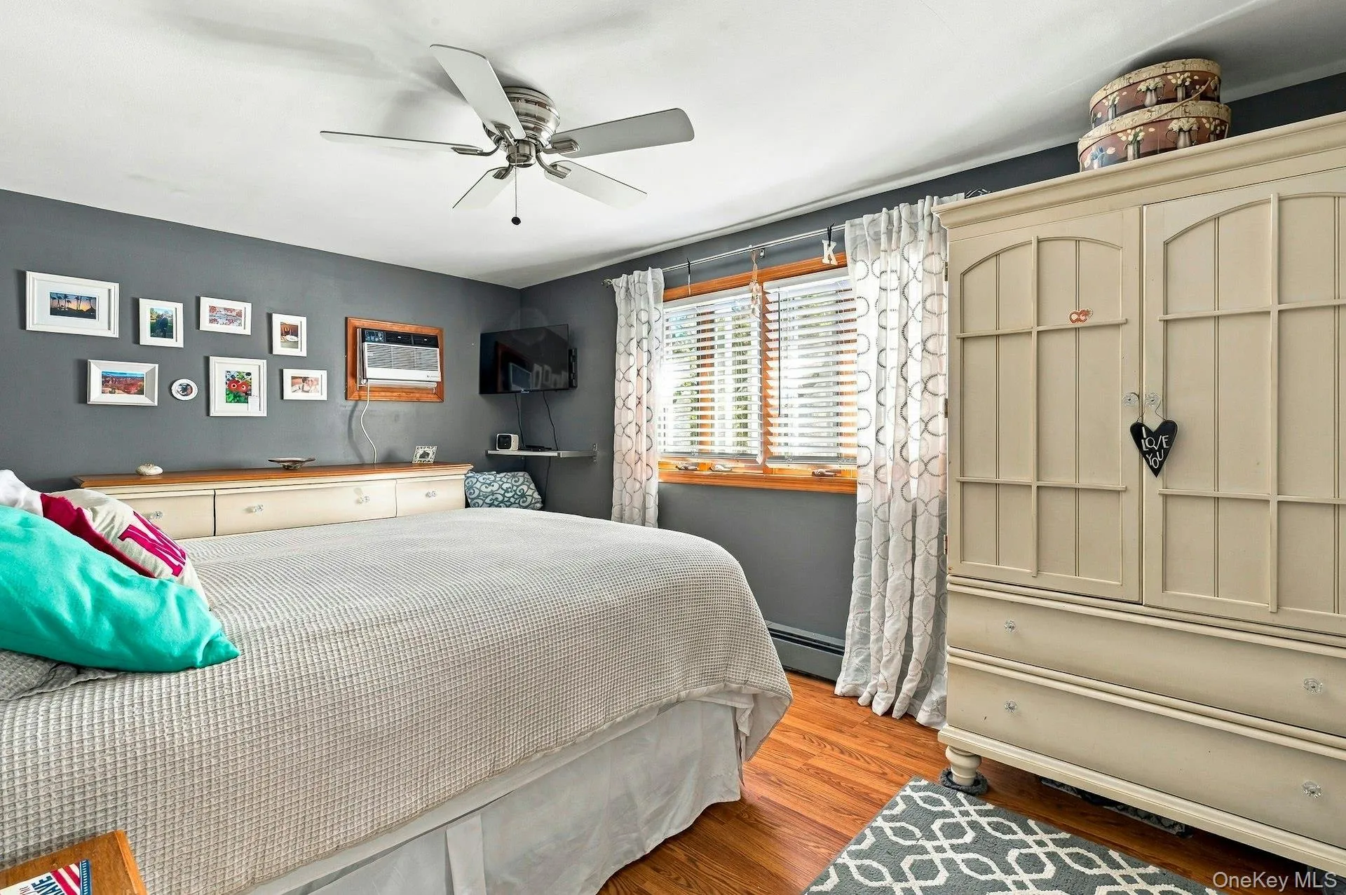 724 Sandra Avenue, Islip, NY, 5 Bedrooms Bedrooms, 11 Rooms Rooms,2 BathroomsBathrooms,Residential,For Rent,Sandra,0,1049682 724 Sandra Avenue, Islip, NY, 5 Bedrooms Bedrooms, 11 Rooms Rooms,2 BathroomsBathrooms,Residential,For Rent,Sandra,0,1049682