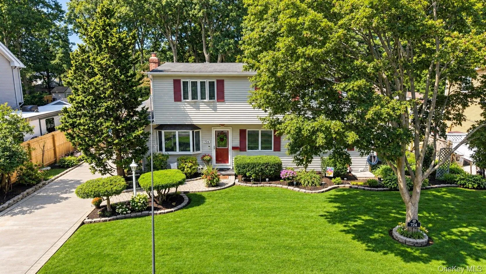 724 Sandra Avenue, Islip, NY, 5 Bedrooms Bedrooms, 11 Rooms Rooms,2 BathroomsBathrooms,Residential,For Rent,Sandra,0,1049682 724 Sandra Avenue, Islip, NY, 5 Bedrooms Bedrooms, 11 Rooms Rooms,2 BathroomsBathrooms,Residential,For Rent,Sandra,0,1049682