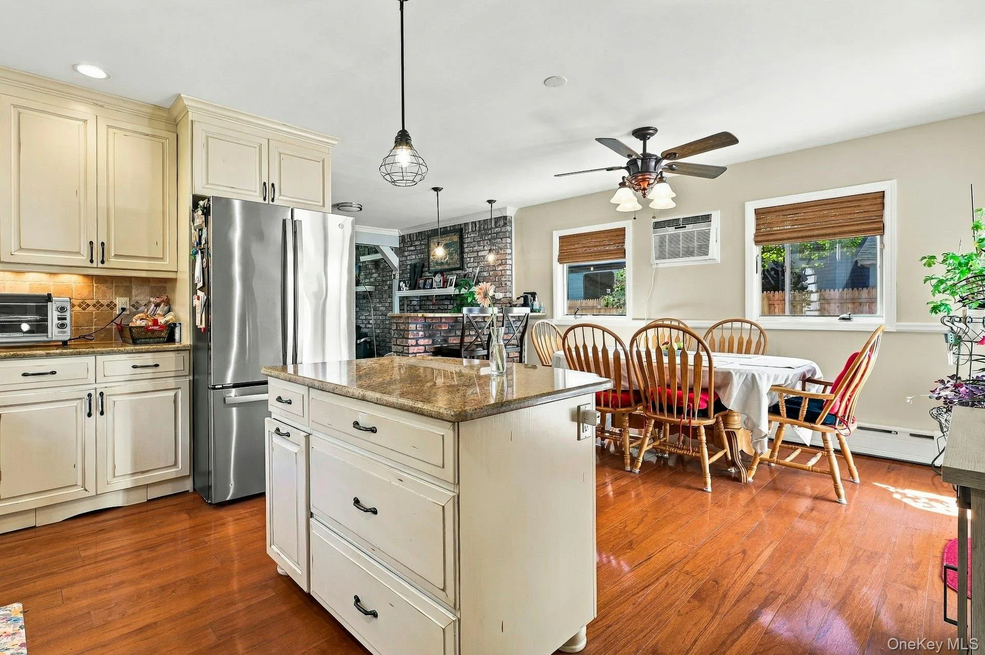 724 Sandra Avenue, Islip, NY, 5 Bedrooms Bedrooms, 11 Rooms Rooms,2 BathroomsBathrooms,Residential,For Rent,Sandra,0,1049682 724 Sandra Avenue, Islip, NY, 5 Bedrooms Bedrooms, 11 Rooms Rooms,2 BathroomsBathrooms,Residential,For Rent,Sandra,0,1049682