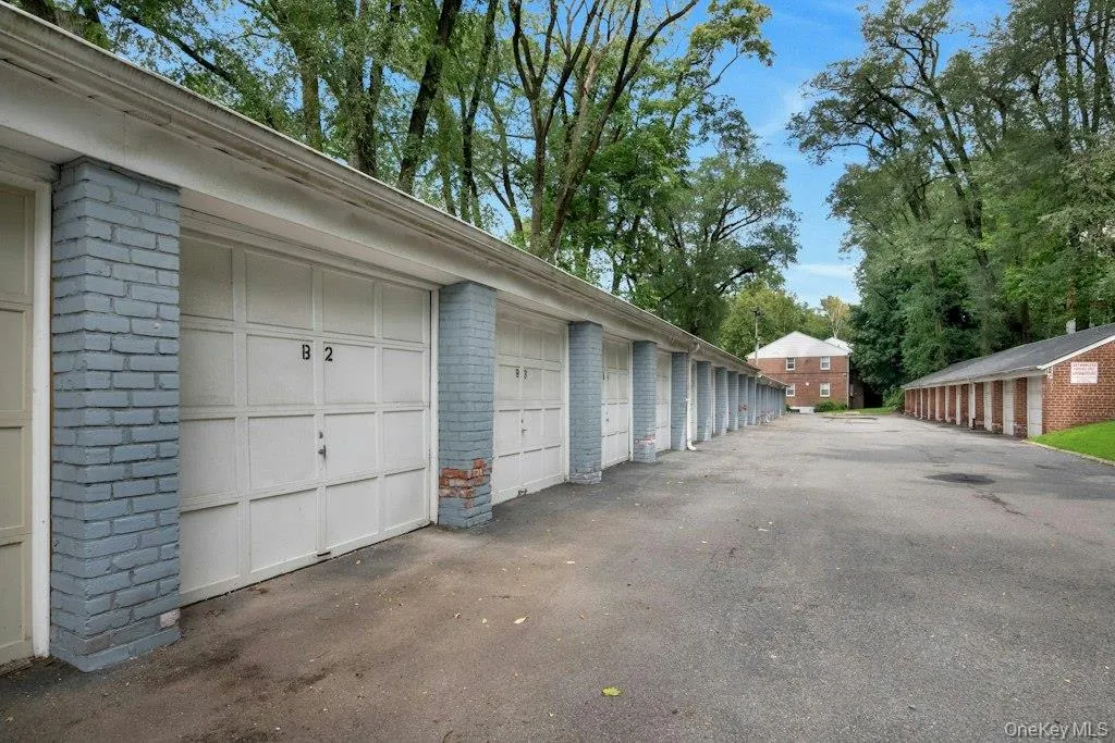 Another exterior view of the garage Another exterior view of the garage