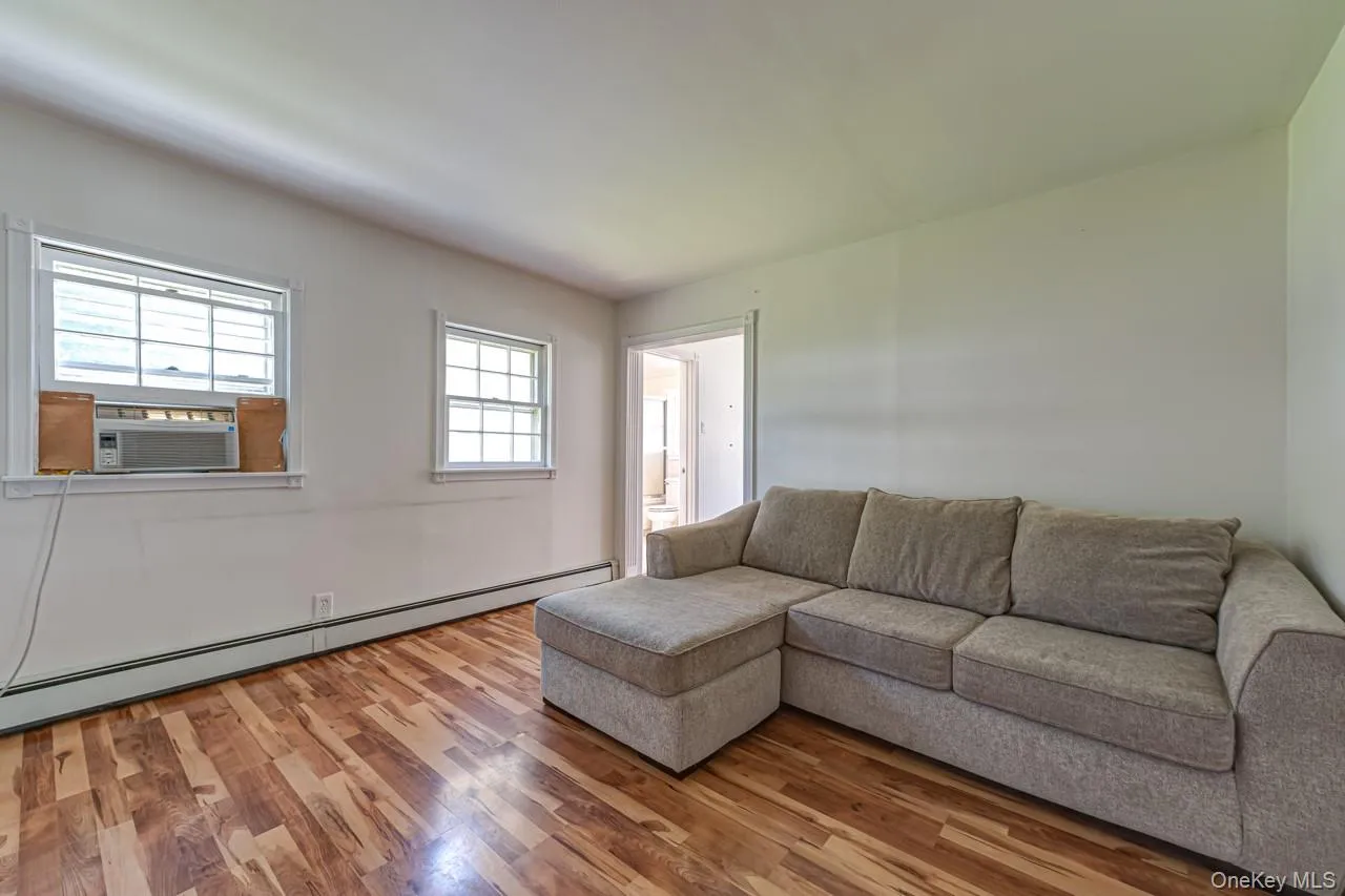 67 Joseph Place, Smithtown, NY, 1 Bedroom Bedrooms, 4 Rooms Rooms,1 BathroomBathrooms,Residential,For Rent,Joseph,0,1049686 67 Joseph Place, Smithtown, NY, 1 Bedroom Bedrooms, 4 Rooms Rooms,1 BathroomBathrooms,Residential,For Rent,Joseph,0,1049686