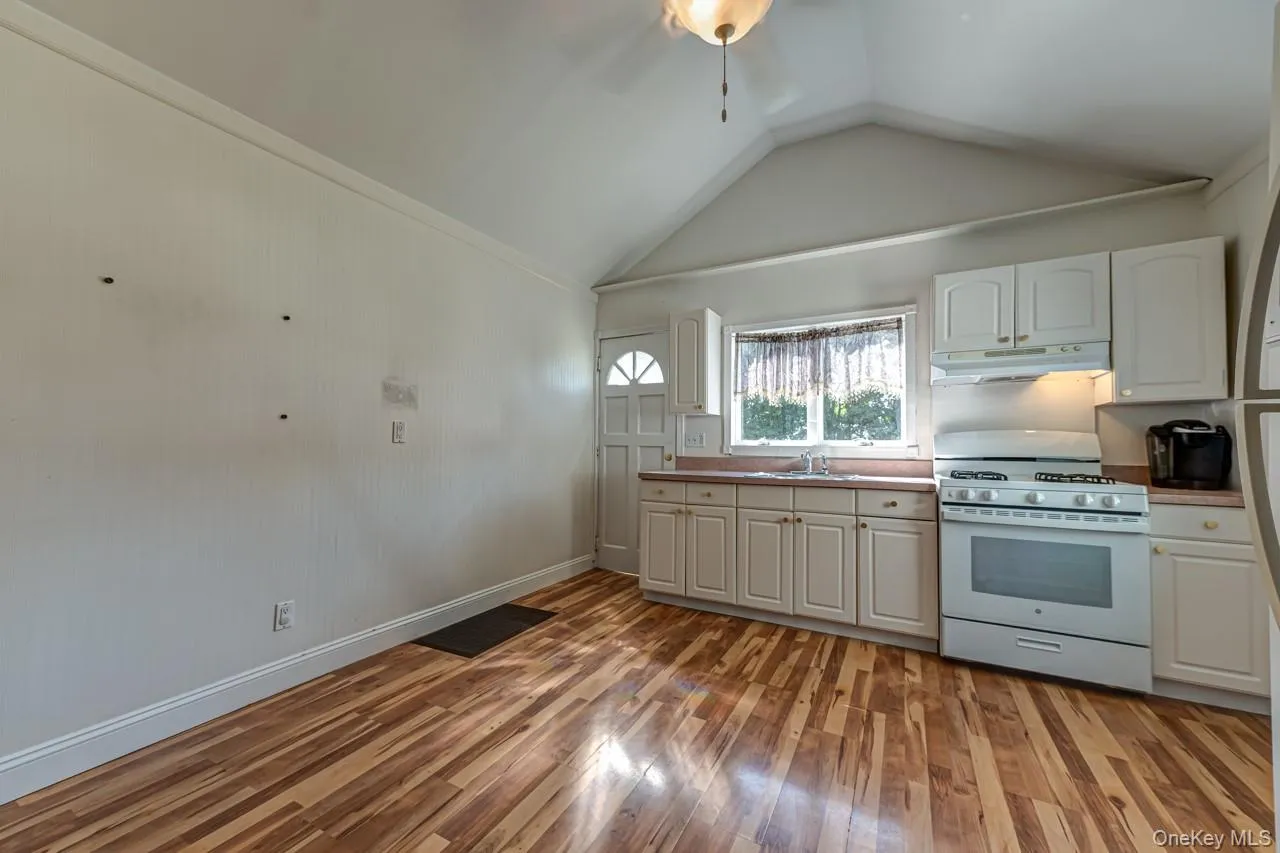 67 Joseph Place, Smithtown, NY, 1 Bedroom Bedrooms, 4 Rooms Rooms,1 BathroomBathrooms,Residential,For Rent,Joseph,0,1049686 67 Joseph Place, Smithtown, NY, 1 Bedroom Bedrooms, 4 Rooms Rooms,1 BathroomBathrooms,Residential,For Rent,Joseph,0,1049686