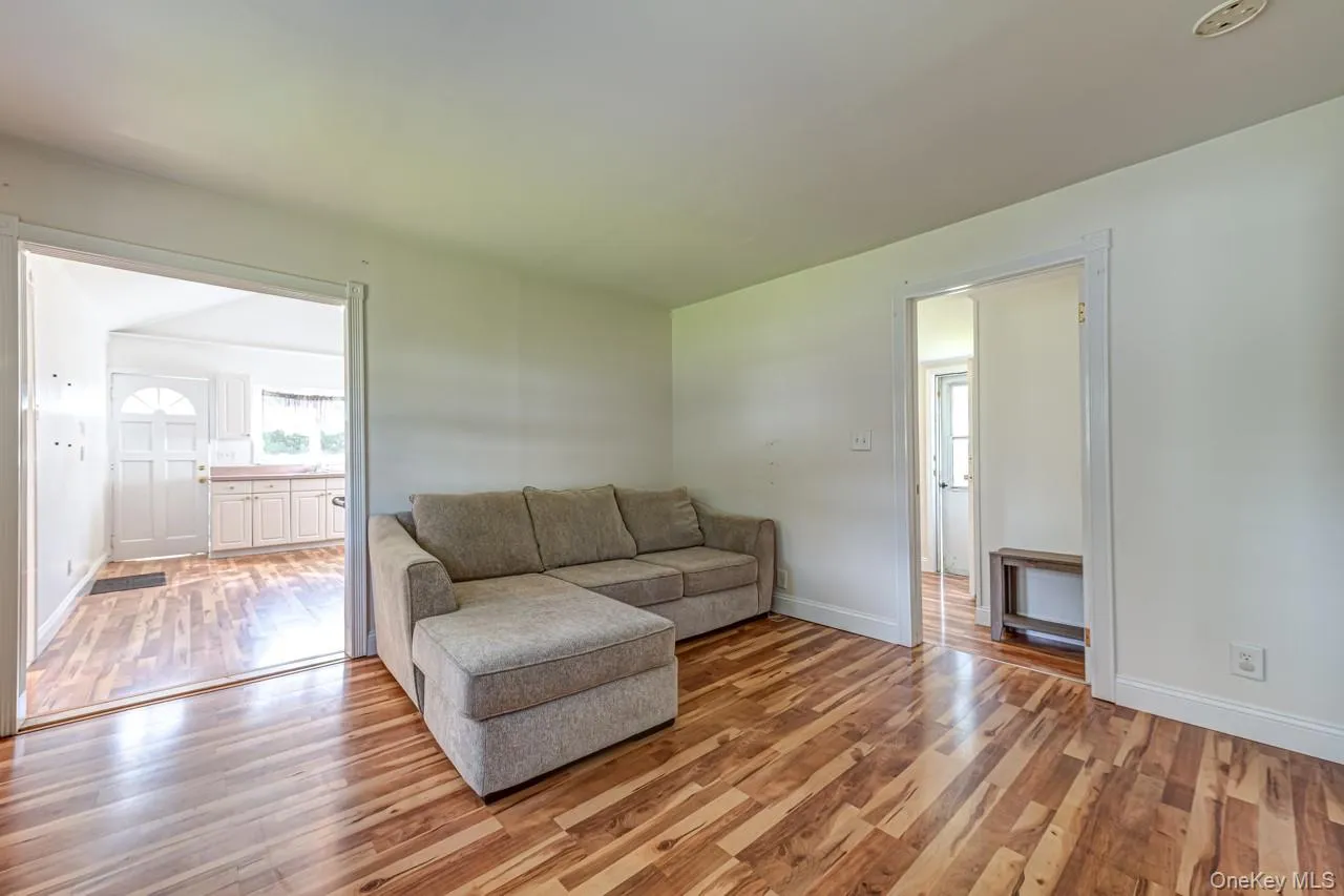 67 Joseph Place, Smithtown, NY, 1 Bedroom Bedrooms, 4 Rooms Rooms,1 BathroomBathrooms,Residential,For Rent,Joseph,0,1049686 67 Joseph Place, Smithtown, NY, 1 Bedroom Bedrooms, 4 Rooms Rooms,1 BathroomBathrooms,Residential,For Rent,Joseph,0,1049686