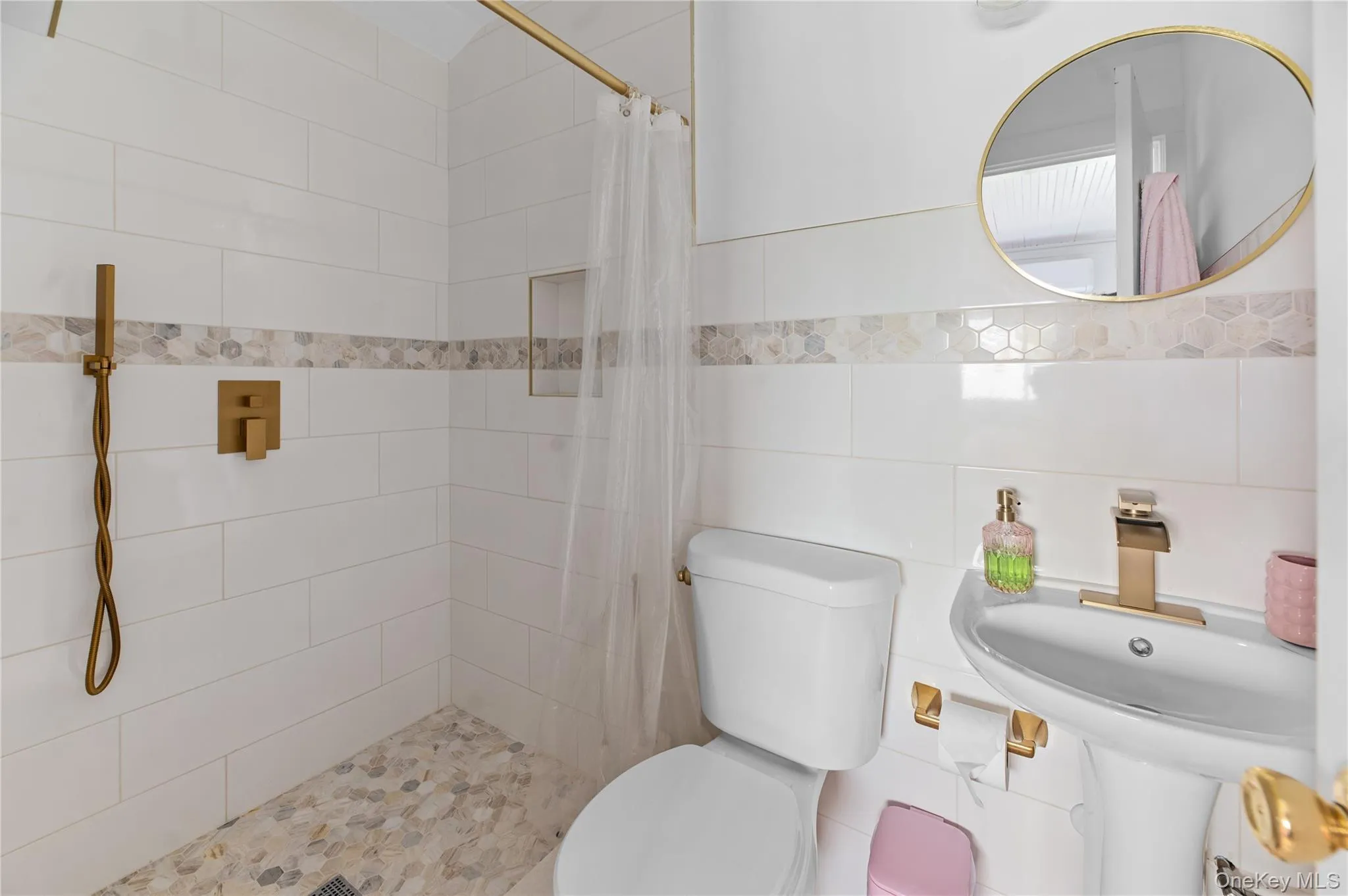 253 Cottage Walk, Islip, NY, 5 Bedrooms Bedrooms, 7 Rooms Rooms,3 BathroomsBathrooms,Residential,For Rent,Cottage,0,1049697 253 Cottage Walk, Islip, NY, 5 Bedrooms Bedrooms, 7 Rooms Rooms,3 BathroomsBathrooms,Residential,For Rent,Cottage,0,1049697