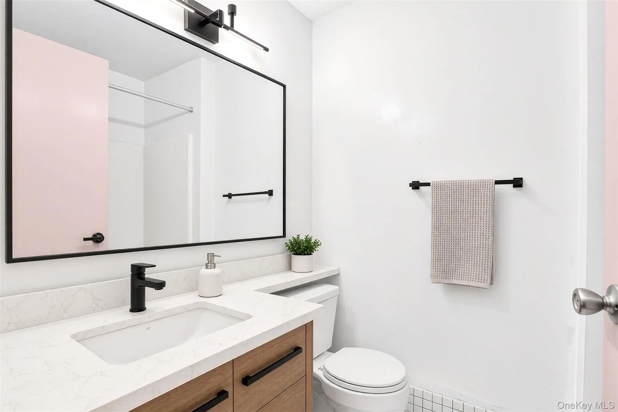 219 Admiral Lane, New York, NY, 2 Bedrooms Bedrooms, 5 Rooms Rooms,1 BathroomBathrooms,Residential,For Rent,Admiral,0,1049700 219 Admiral Lane, New York, NY, 2 Bedrooms Bedrooms, 5 Rooms Rooms,1 BathroomBathrooms,Residential,For Rent,Admiral,0,1049700