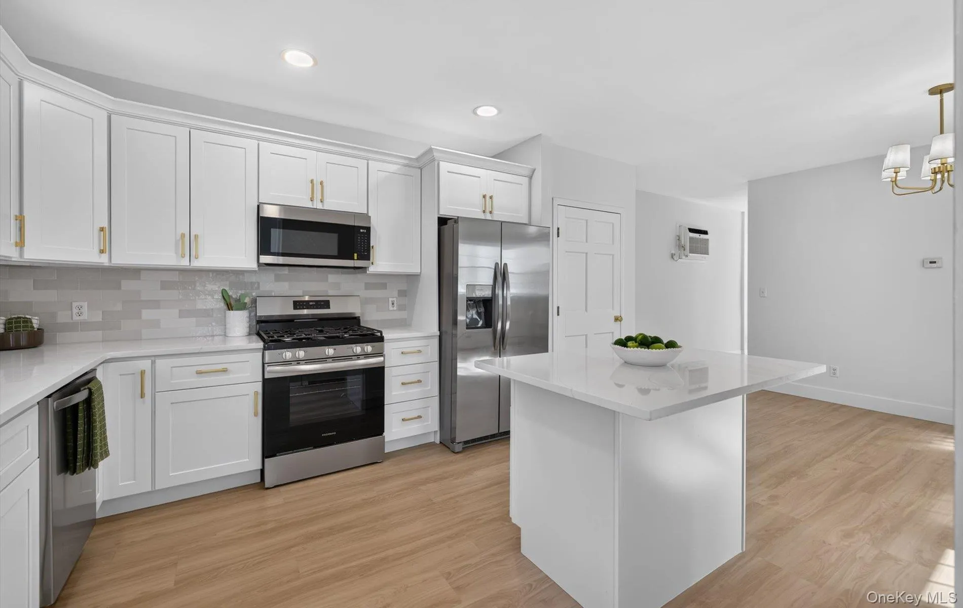 8548 257th Street, New York, NY, 3 Bedrooms Bedrooms, 6 Rooms Rooms,1 BathroomBathrooms,Residential,For Rent,257th,0,1049705 8548 257th Street, New York, NY, 3 Bedrooms Bedrooms, 6 Rooms Rooms,1 BathroomBathrooms,Residential,For Rent,257th,0,1049705
