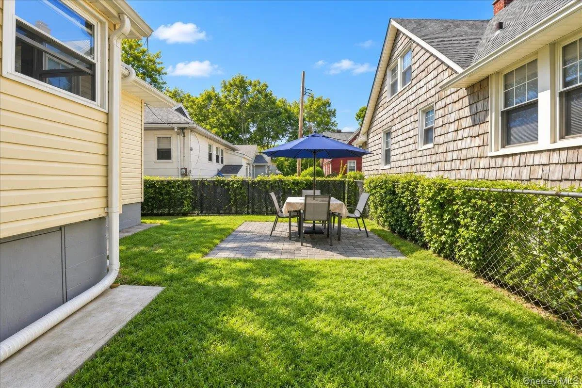 30 Chaffee, New York, NY, 3 Bedrooms Bedrooms, 7 Rooms Rooms,2 BathroomsBathrooms,Residential,For Rent,Chaffee,0,1049710 30 Chaffee, New York, NY, 3 Bedrooms Bedrooms, 7 Rooms Rooms,2 BathroomsBathrooms,Residential,For Rent,Chaffee,0,1049710